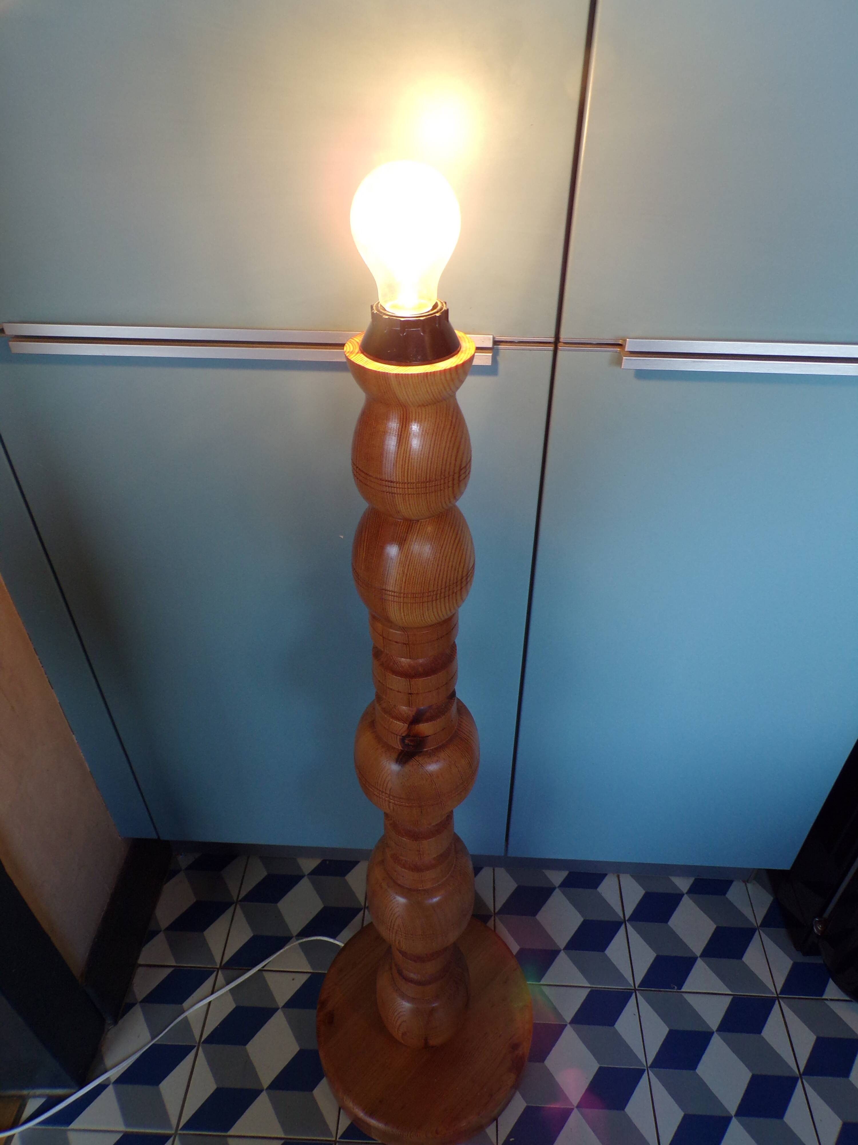 Lampadaire scandianve en pin