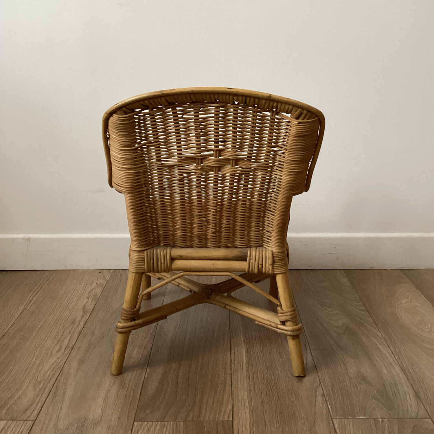 Children's chair in woven wicker