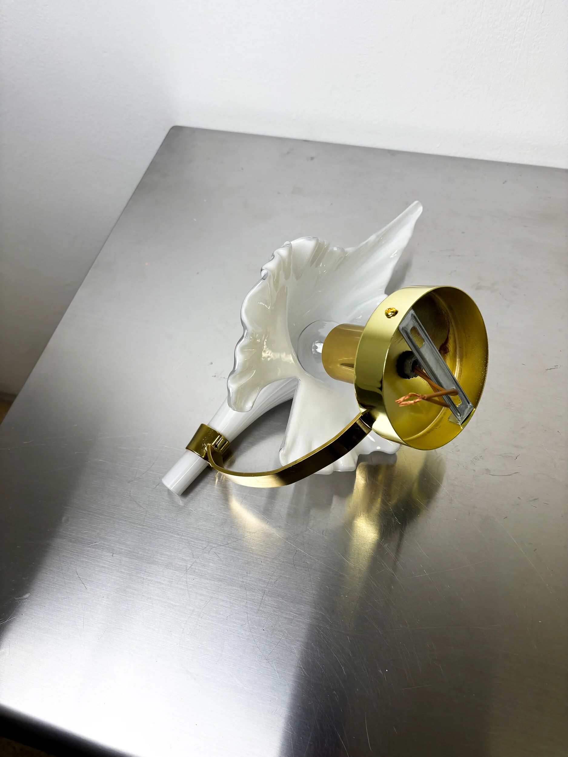 "Calla Lily" leaf-shaped wall sconce, Murano glass & gilt brass, Italy, circa 1970s