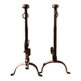 Paire de landiers à crémaillère, 17ème siècle, en fer forgé