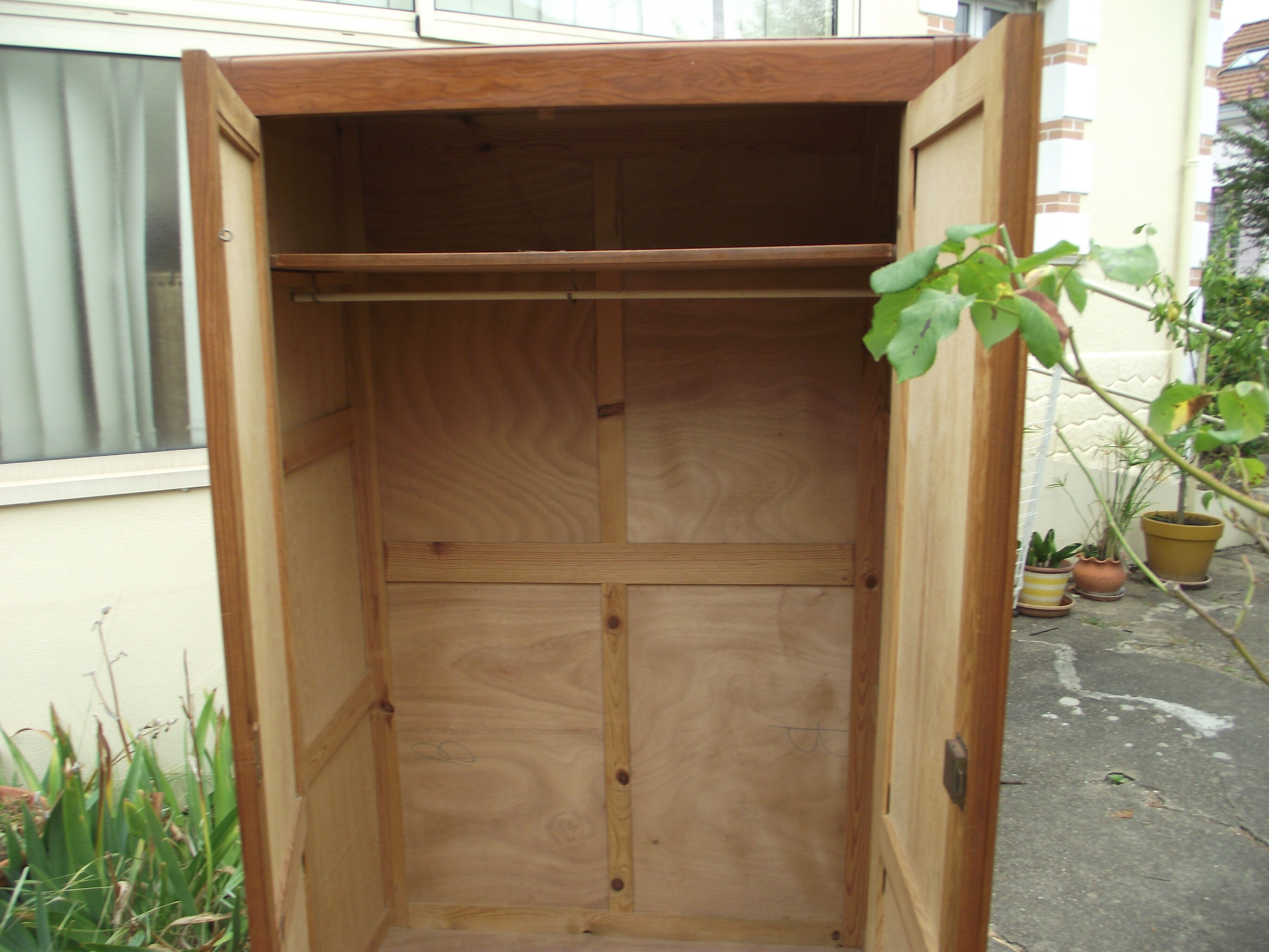 Parisian wardrobe from the 50s.