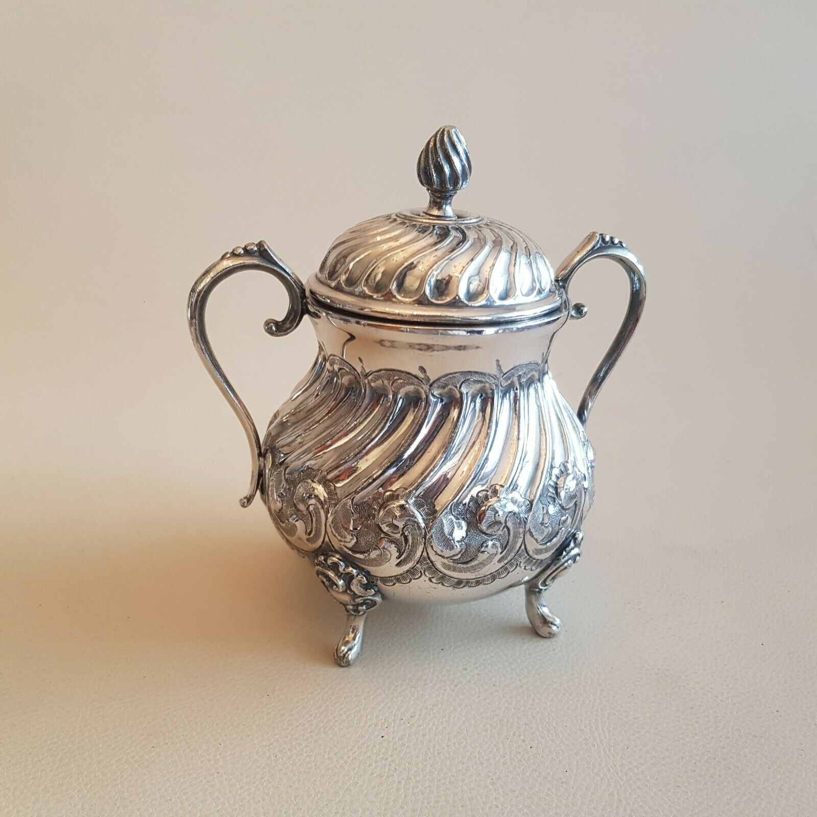 Silver metal sugar pot "extra white metal"