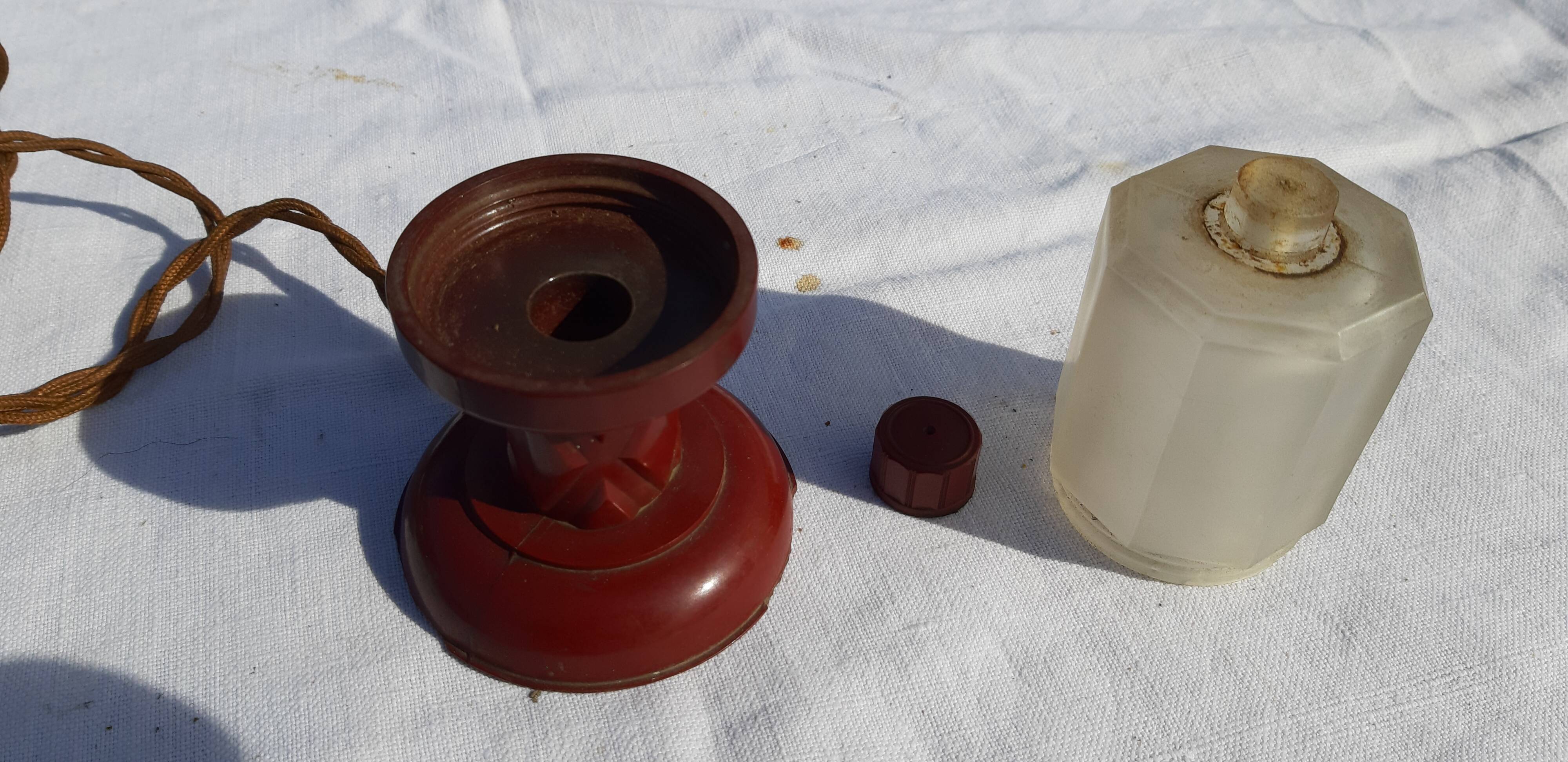 Lampe de voyage vintage en bakélite de marque mout