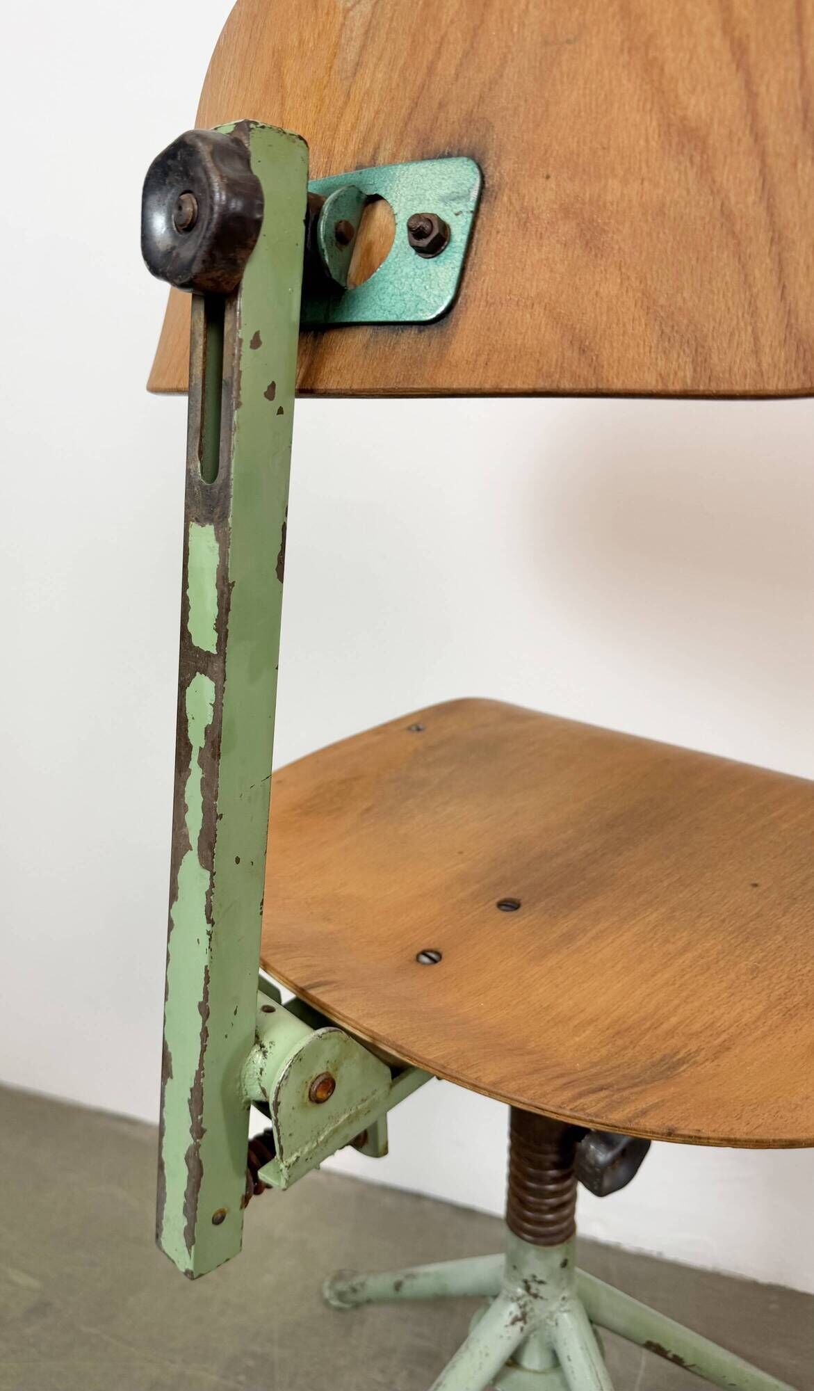 Chaise d'atelier industrielle verte, années 1950