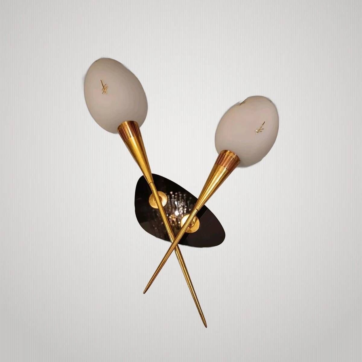 Beautiful is the impressive wall light offered by the house of luminaire arlus year.