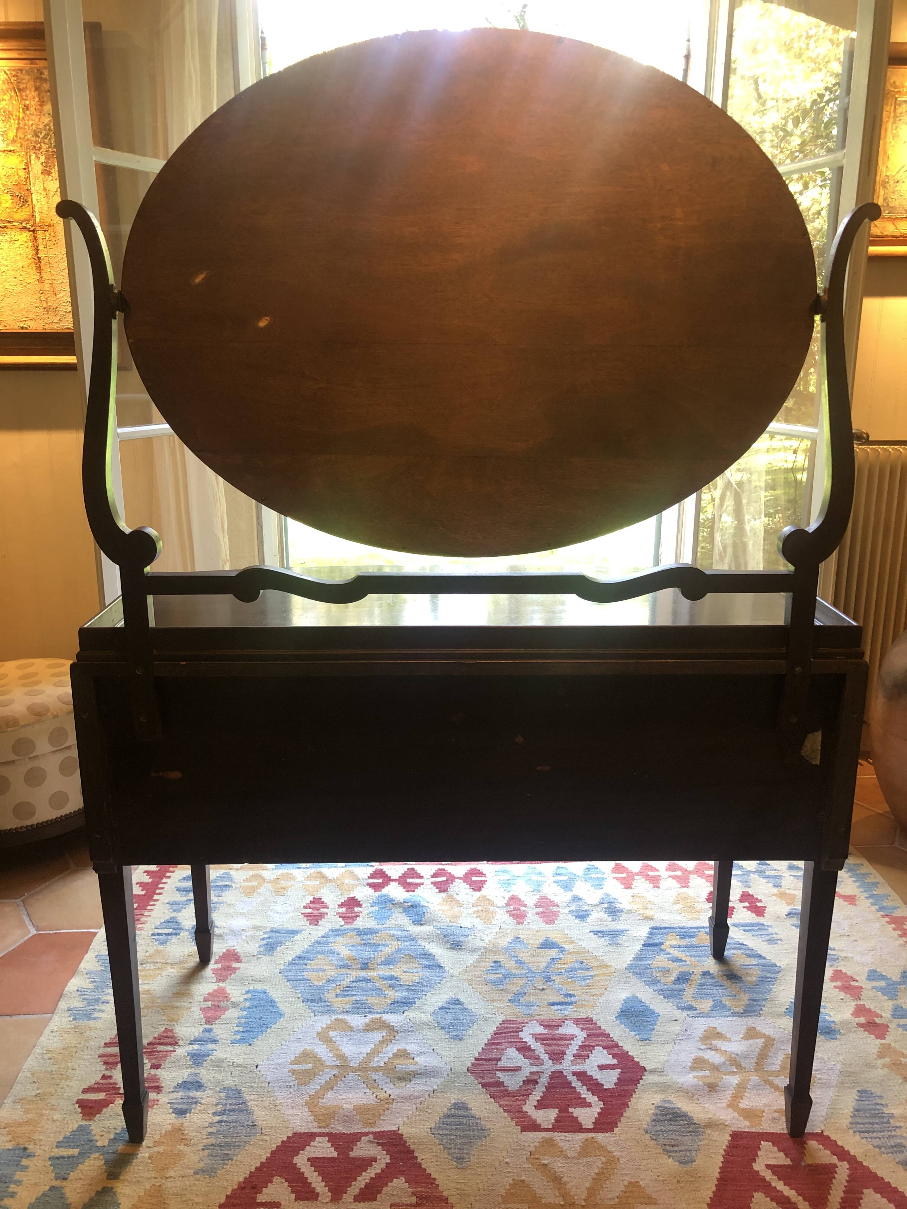 English mahogany chest of drawers