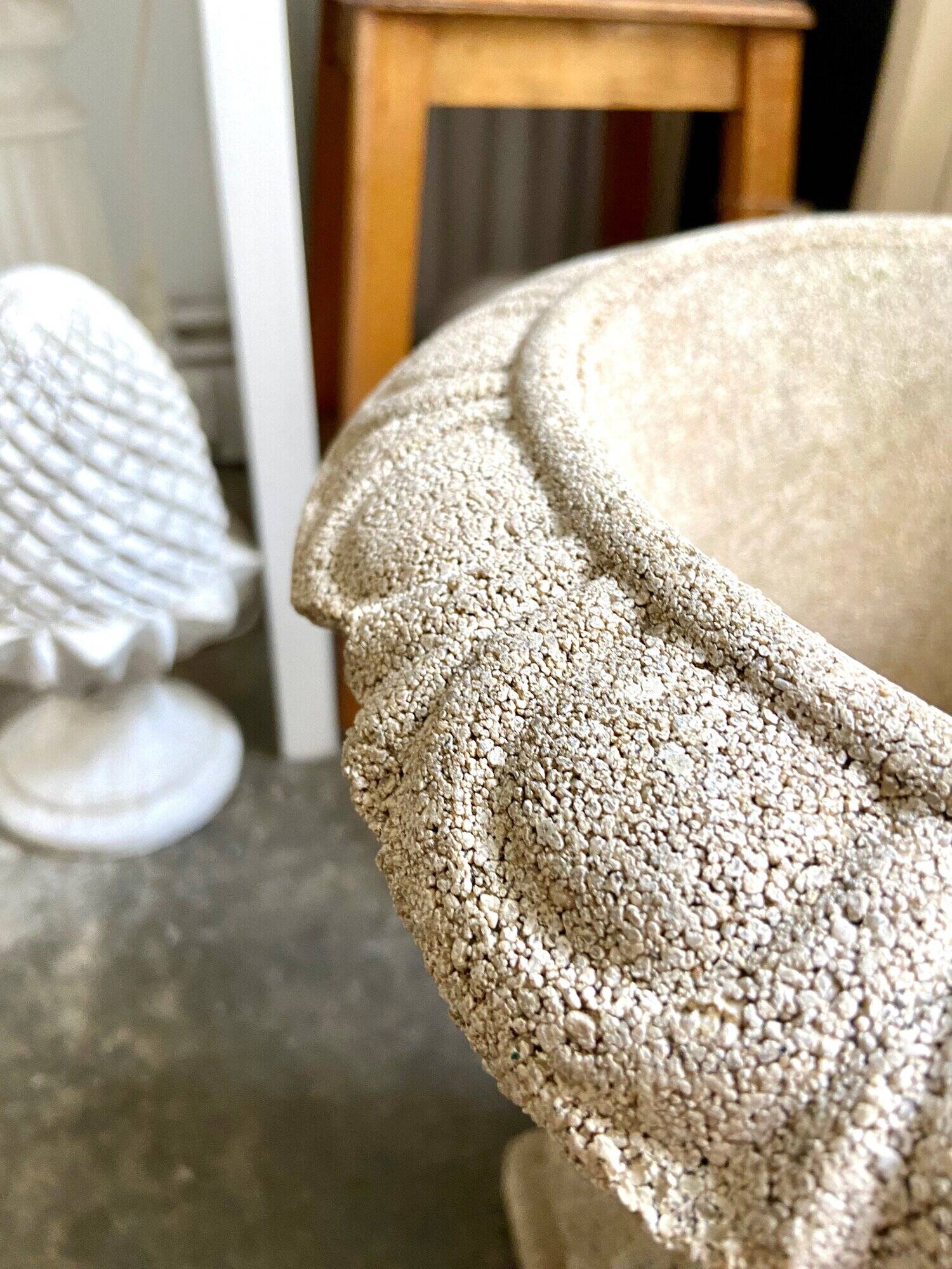 Medici pot in beige reconstituted stone