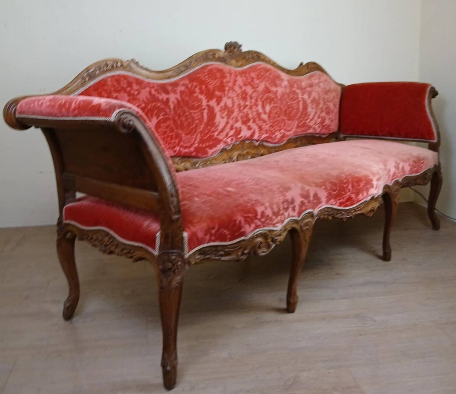 Provencal Bench in Carved Walnut in Louis XV Style, Late 19th Century