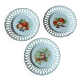 3 assiettes en faïence ajourée