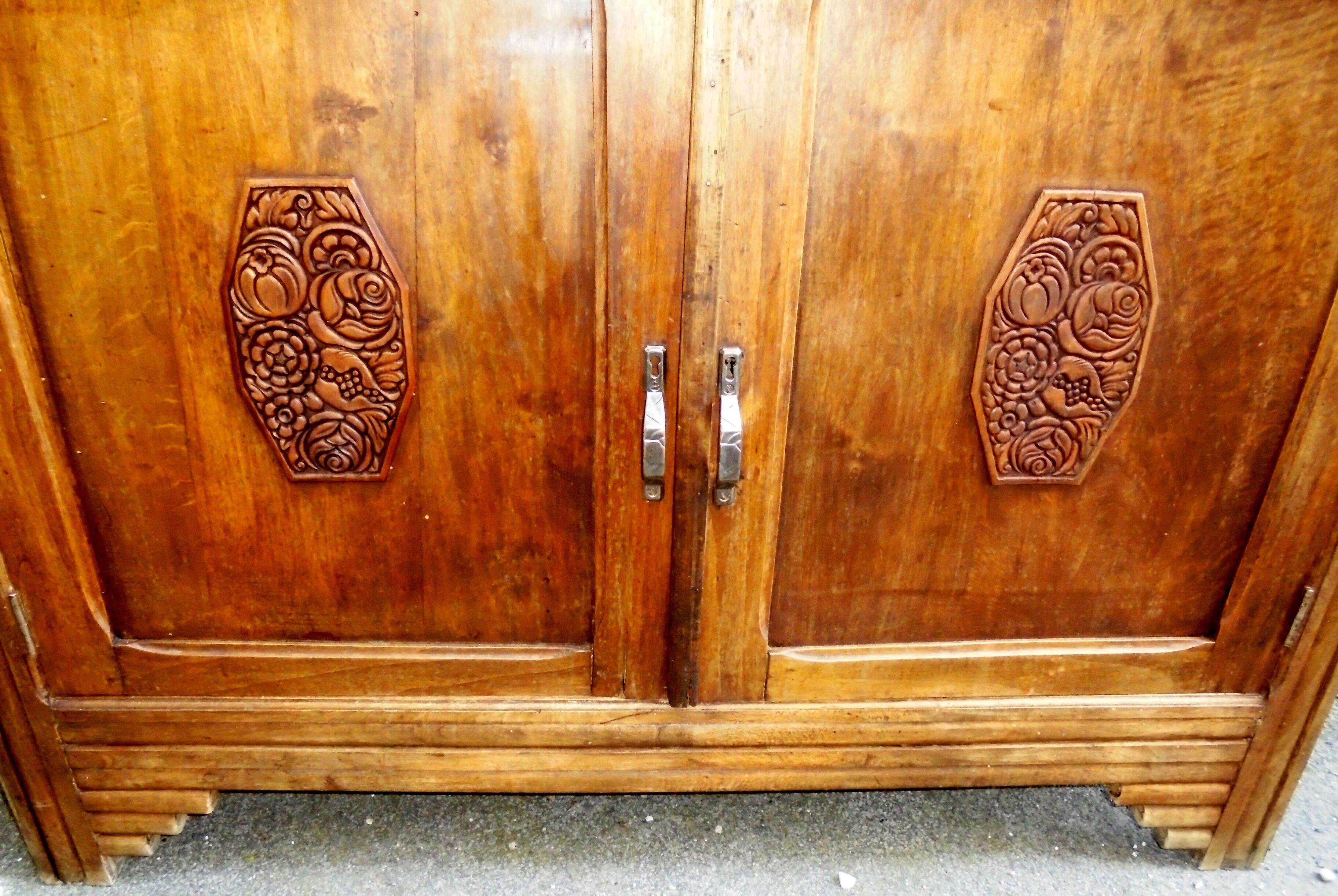 Double-body glass buffet