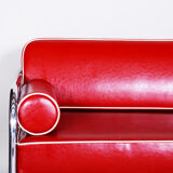 Canapé en cuir rouge fabriqué en Tchéquie des années 1930 par Vichr & Co