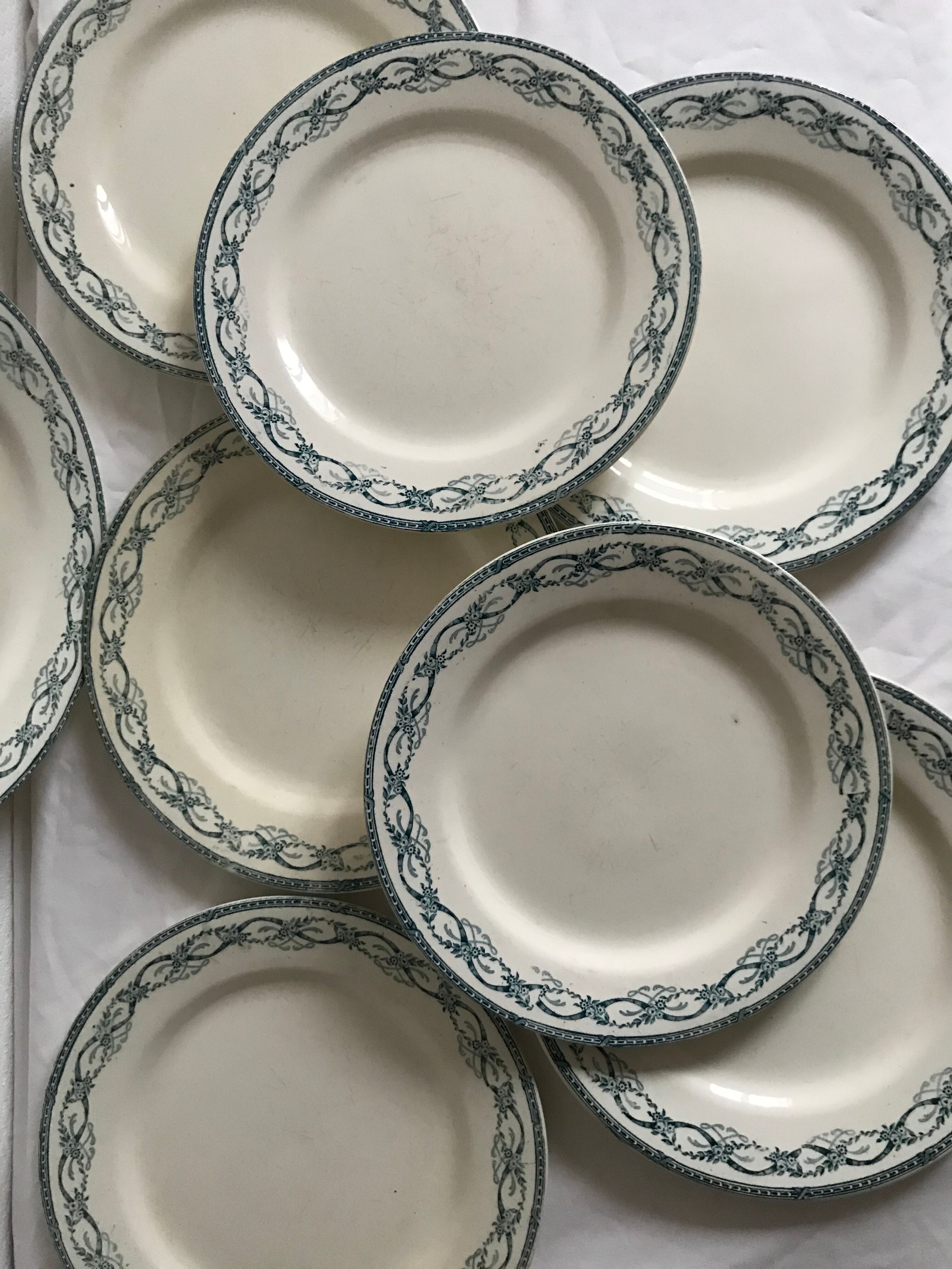 Lot of 8 flat plates made of iron earth