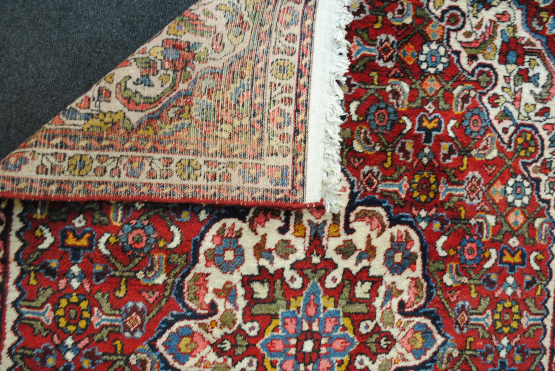 Persian rug authentic 147cmx110cm in perfect