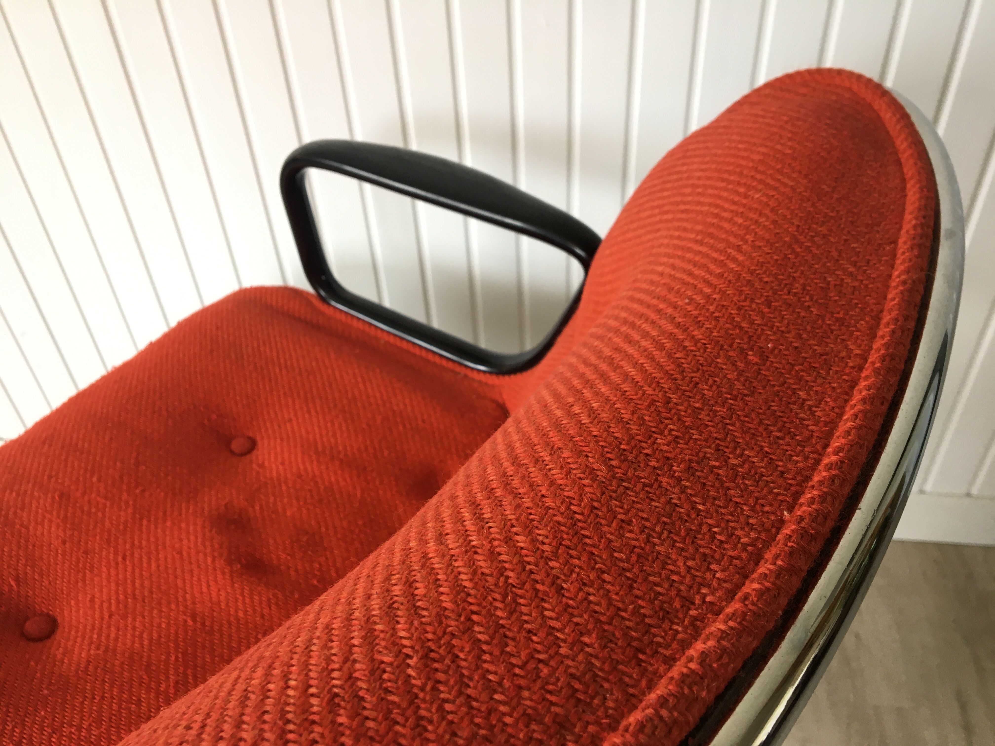 Charles Pollock chair for Knoll International