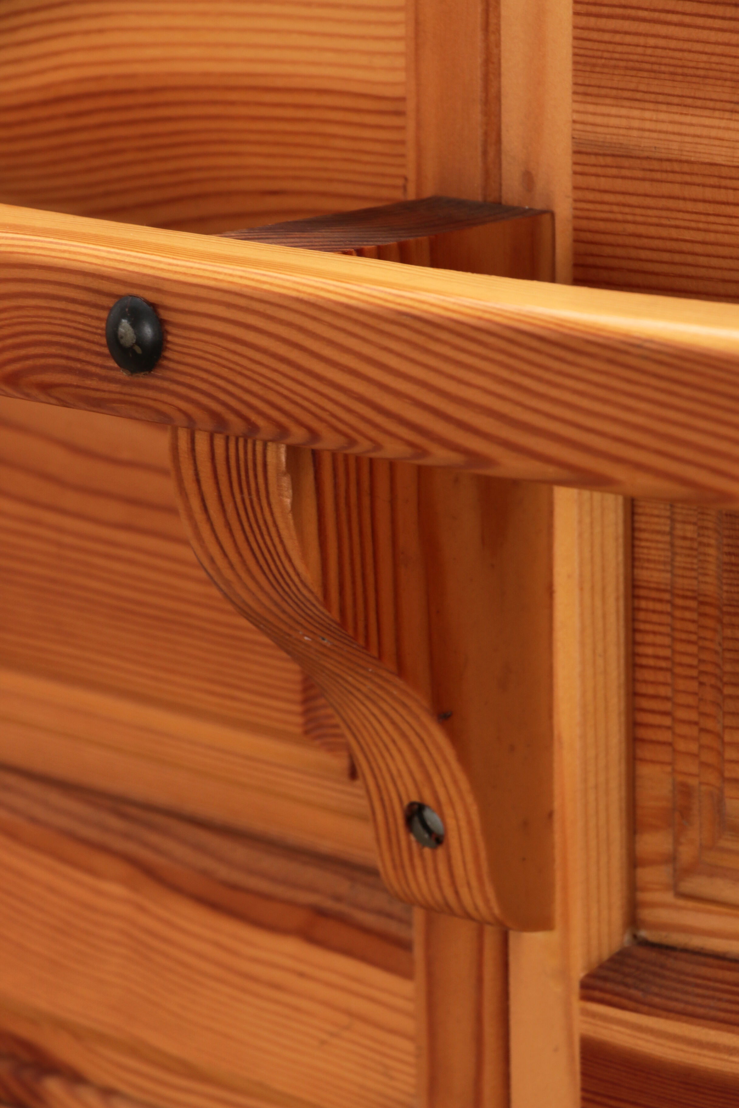 Brutalist mid-century wooden bar with 3 bar chairs, 1970s