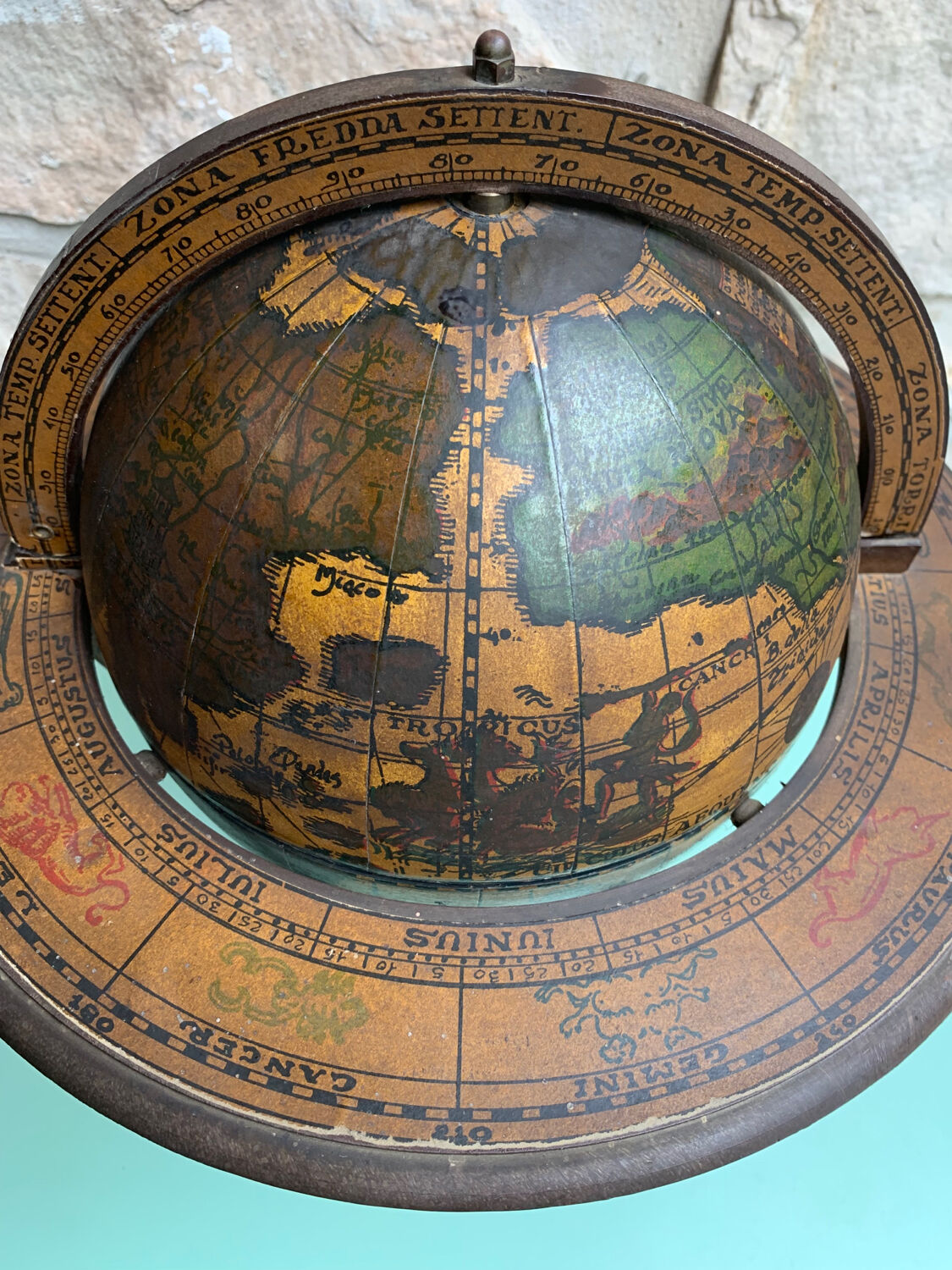 Advertising ice bucket world map