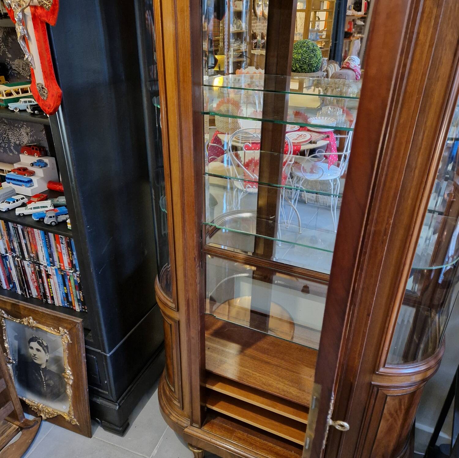 Vitrine ancienne bombée bois et verre collection