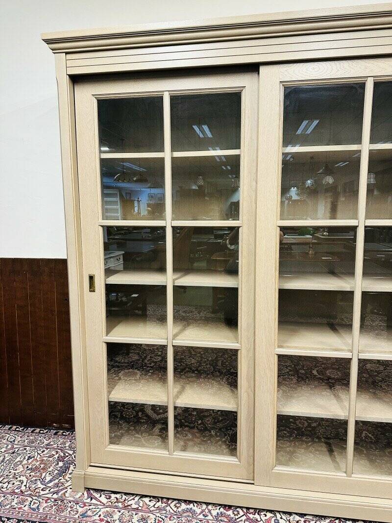 Country Classic oak Bookcase with sliding doors
