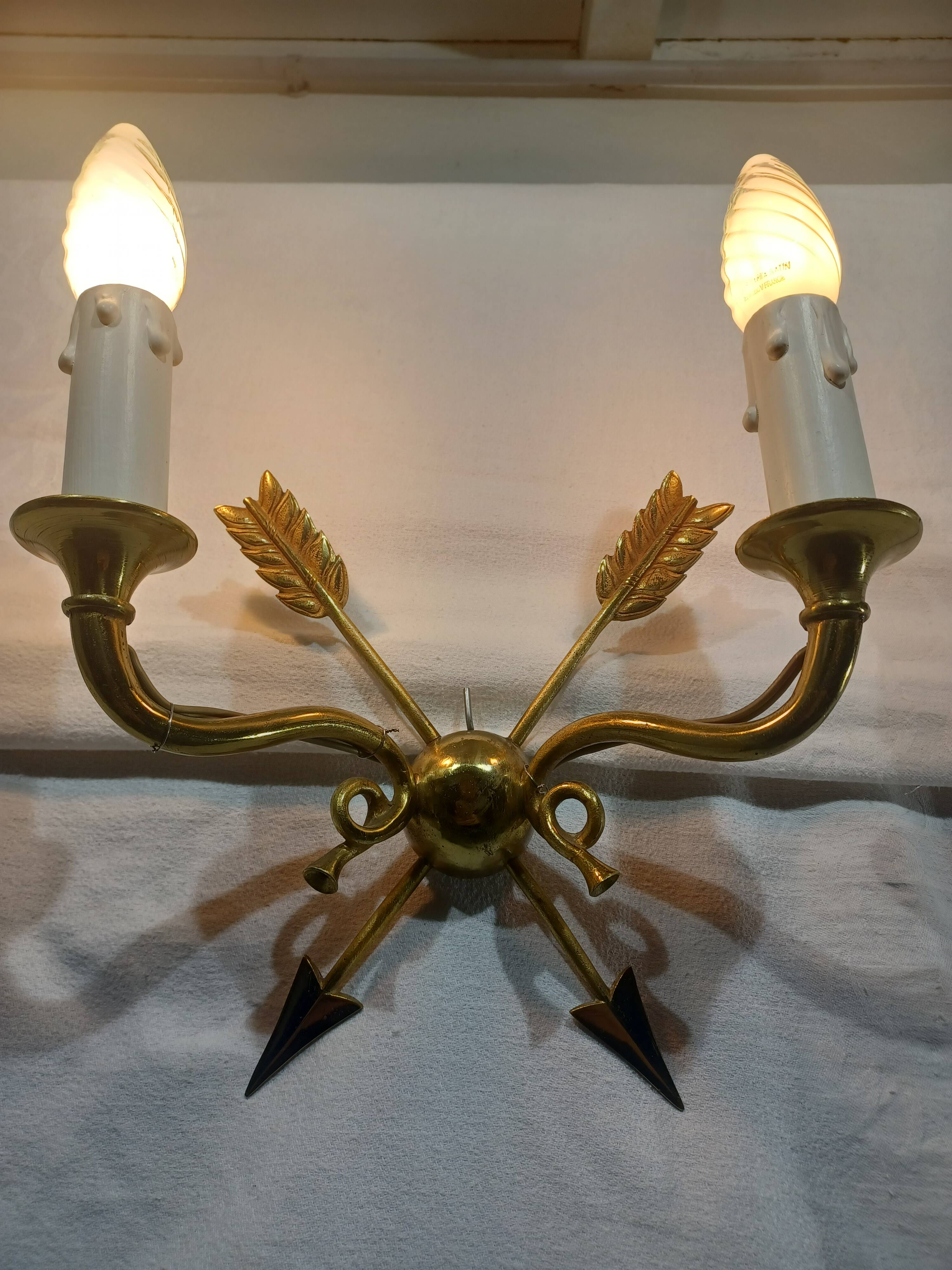 Empire style arrow wall light