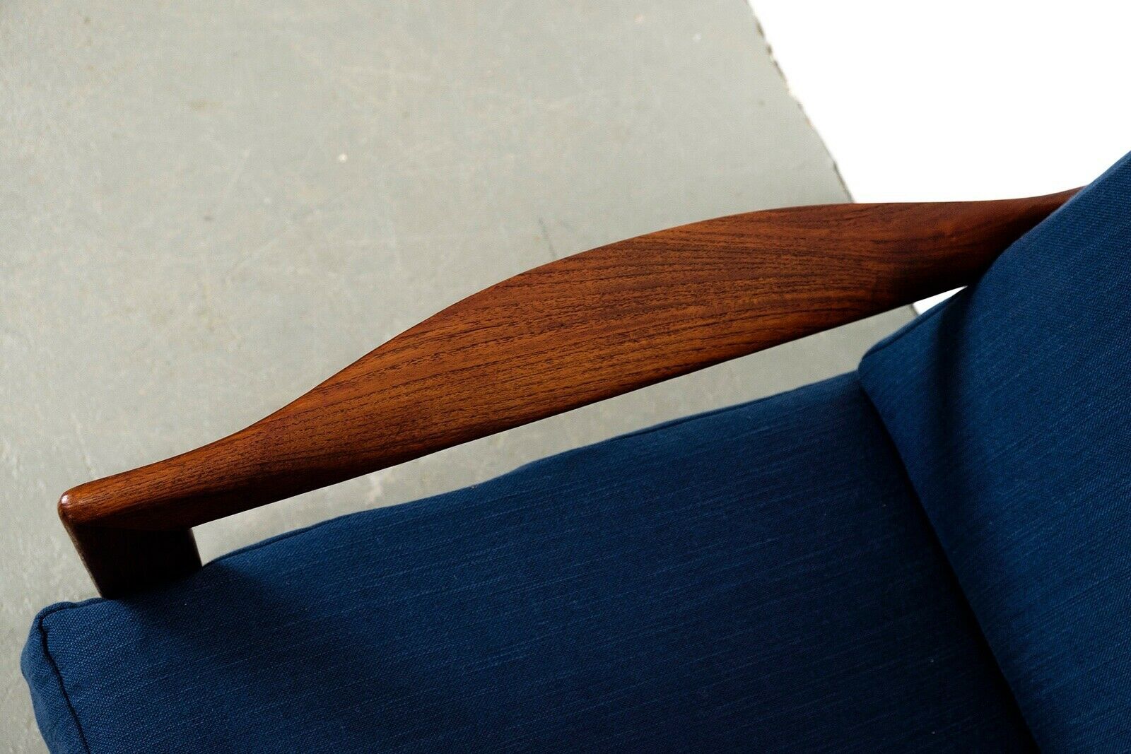 Illum Wikkelsø chair model 20 made by Niels Eilersen