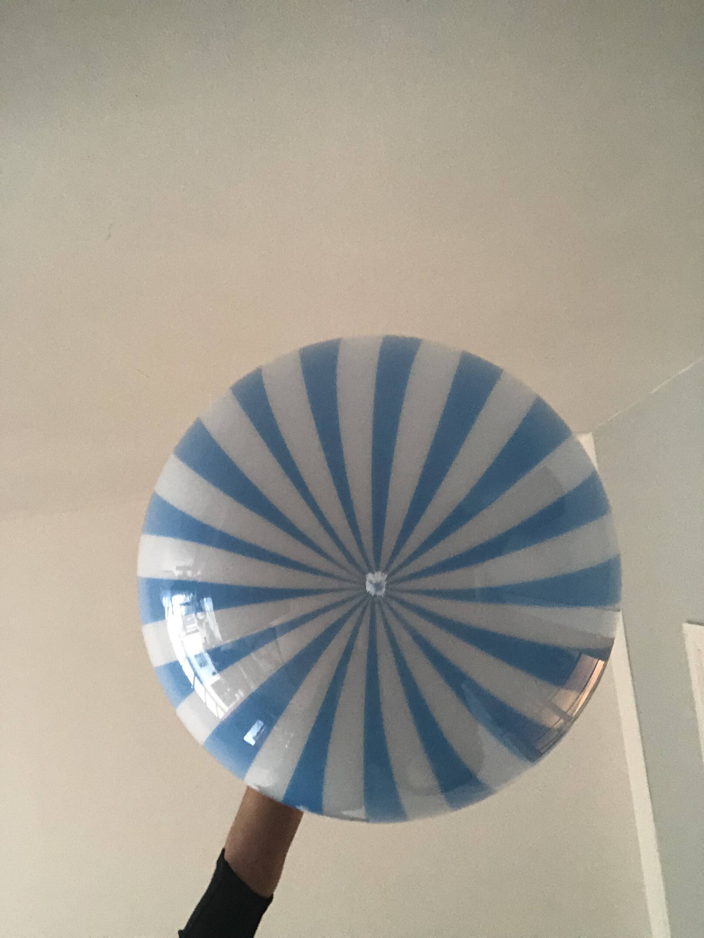 Suspension ronde rayé blanche et bleu thème Circus