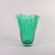 Vase fazzoletto en verre vert ou vase mouchoir, années 1950.