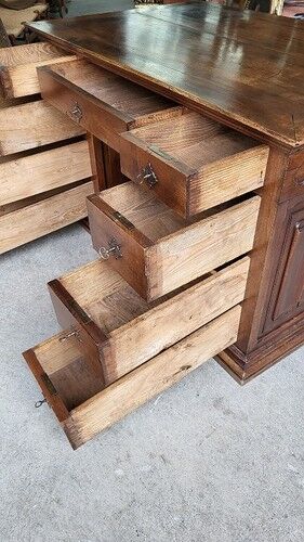 Ancien bureau 9 tiroirs en noyer de style gothique ref je