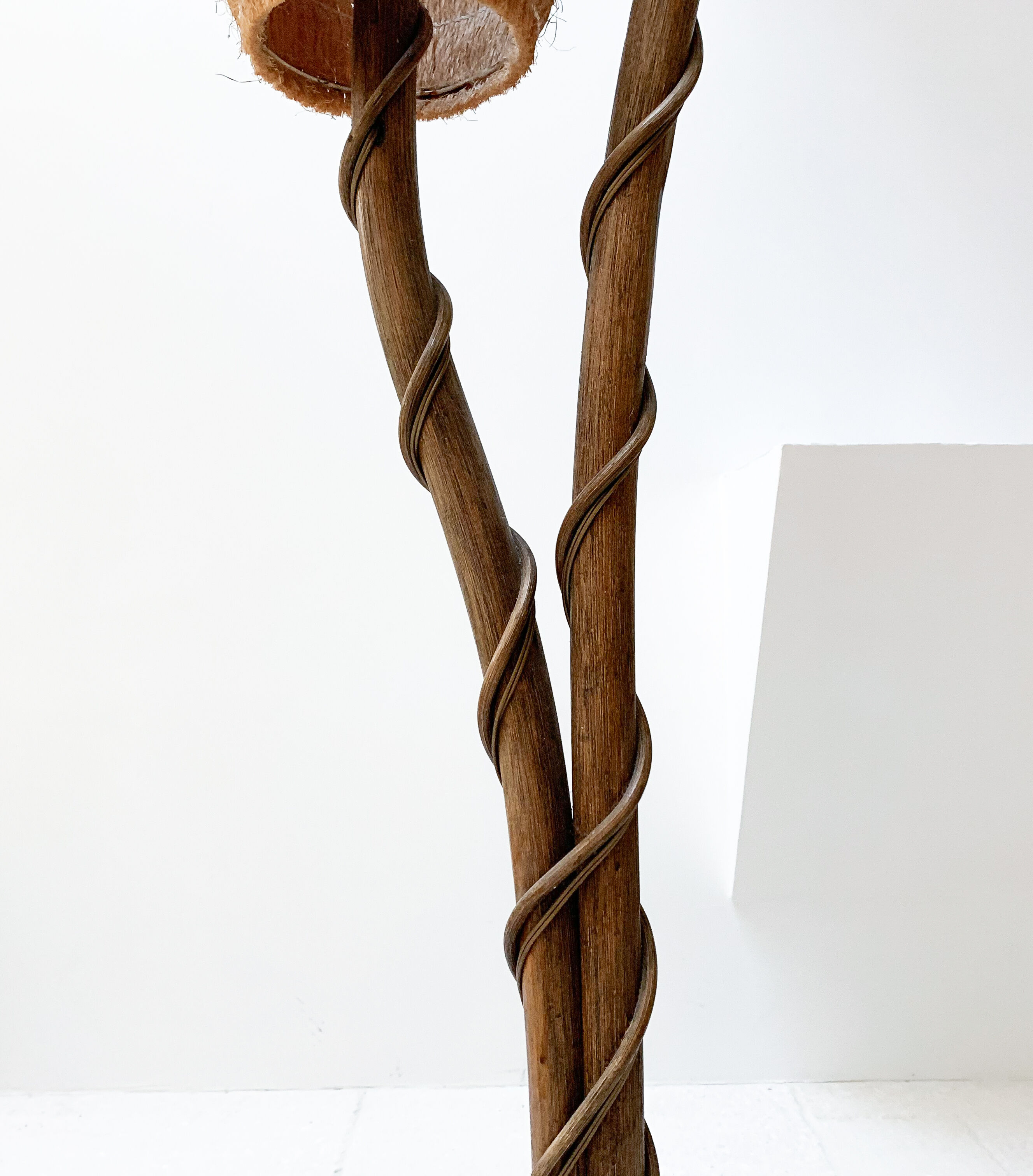 Lampadaire forme libre en bois des années 60
