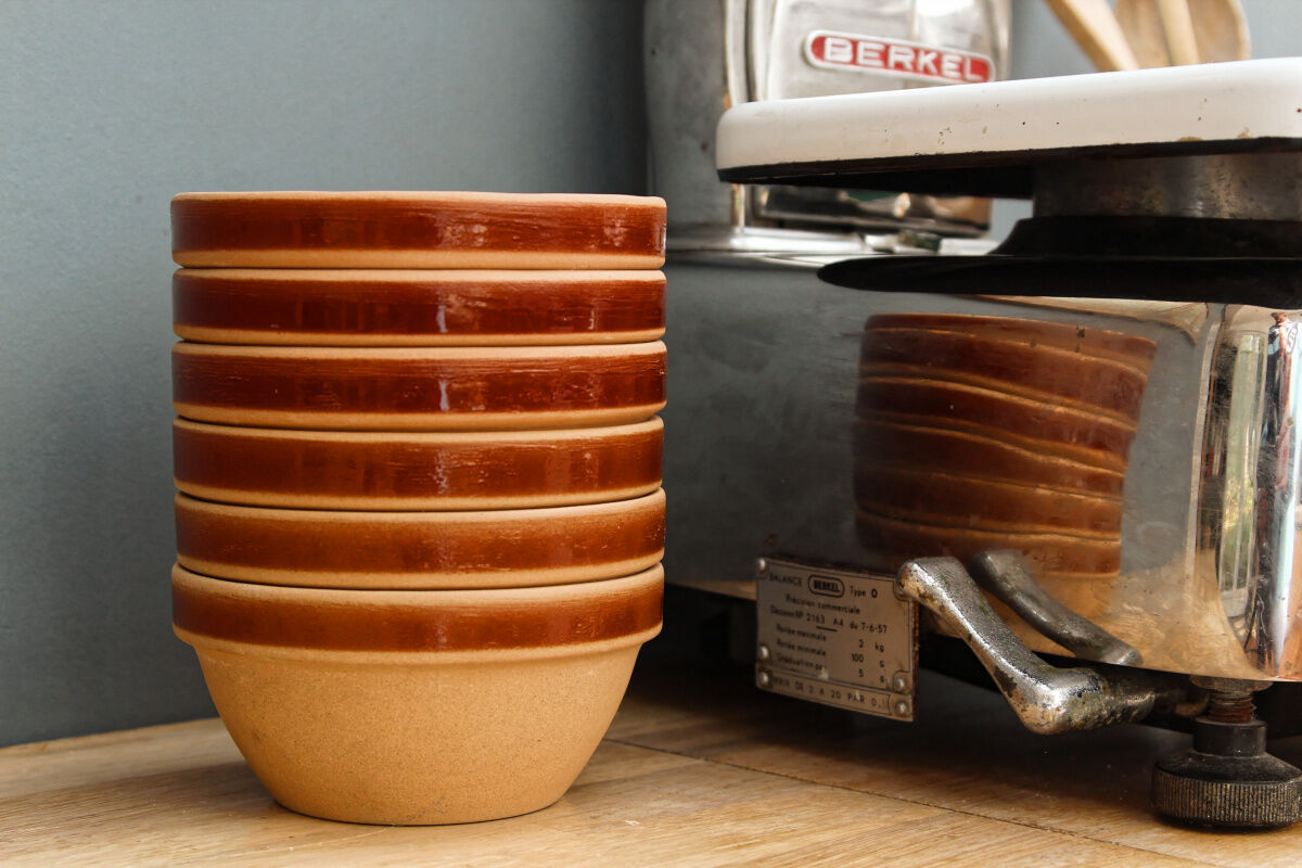Lot of bowls in seddles Gien