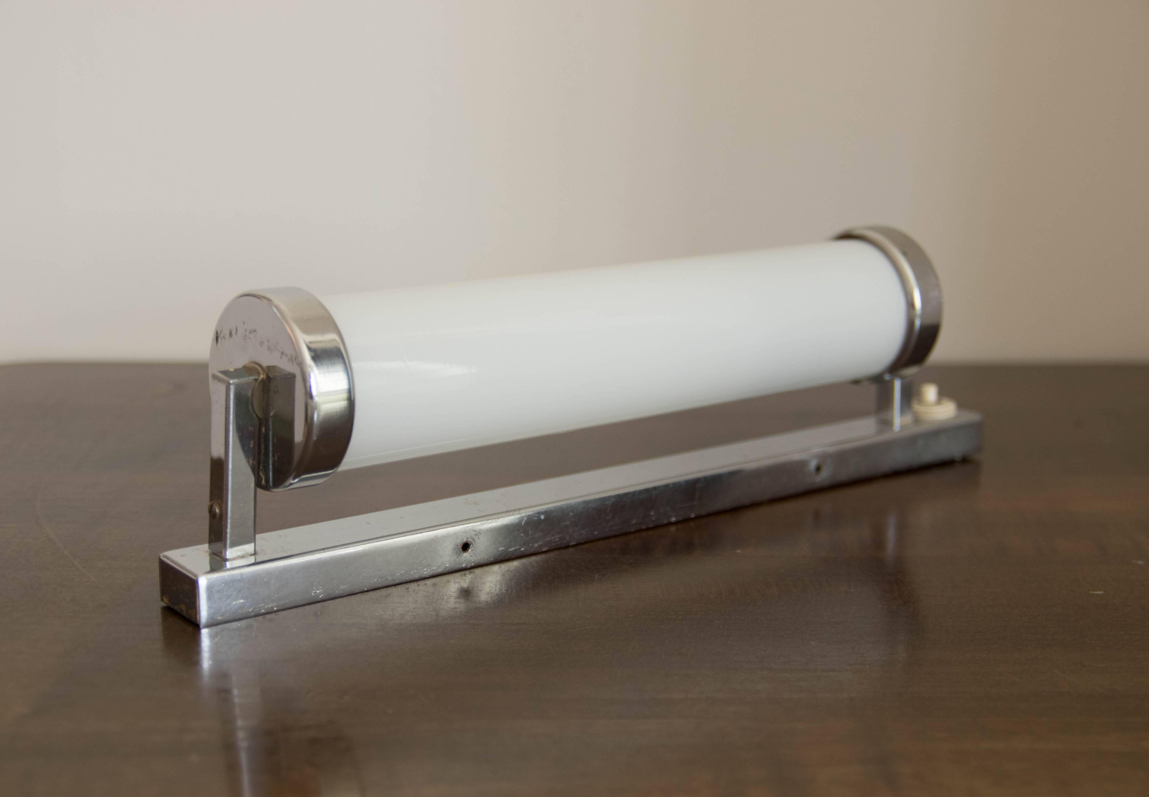 Bauhaus or functionalist chrome wall lamp, 1930
