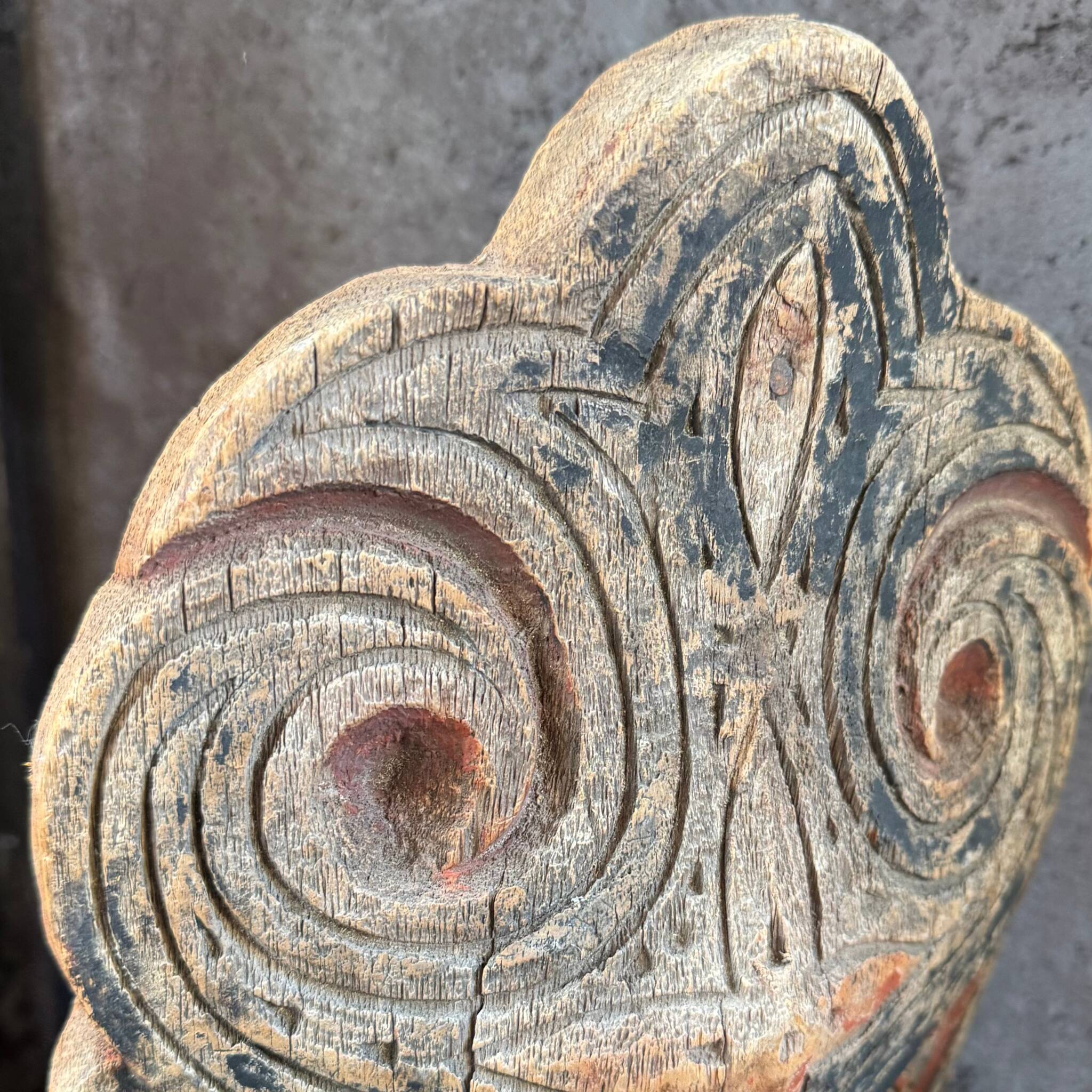 Panneau rituel sculpté – Singa Batak, Sumatra du Nord, années 50–70
