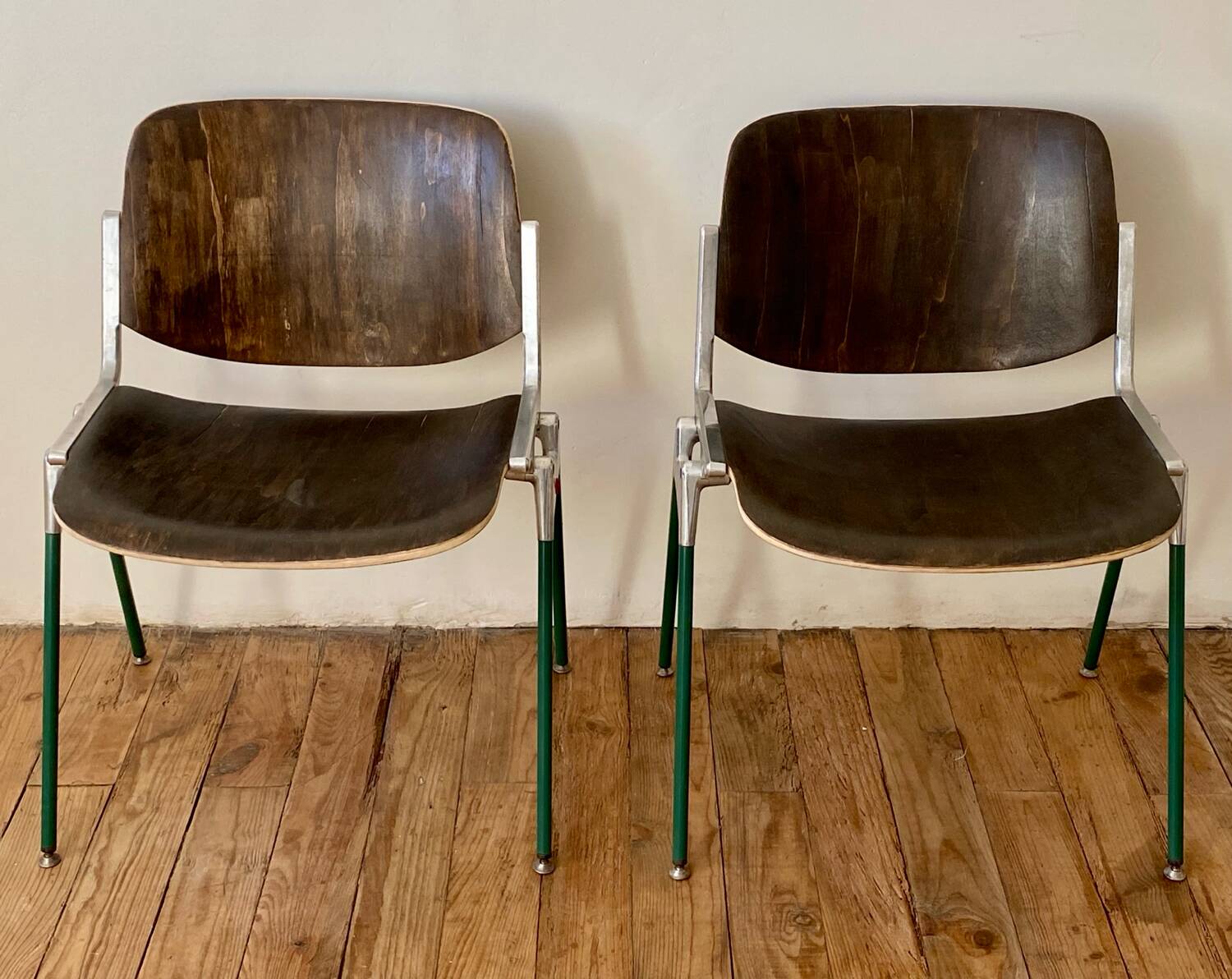 Pair of DSC 106 chairs by Giancarlo Piretti