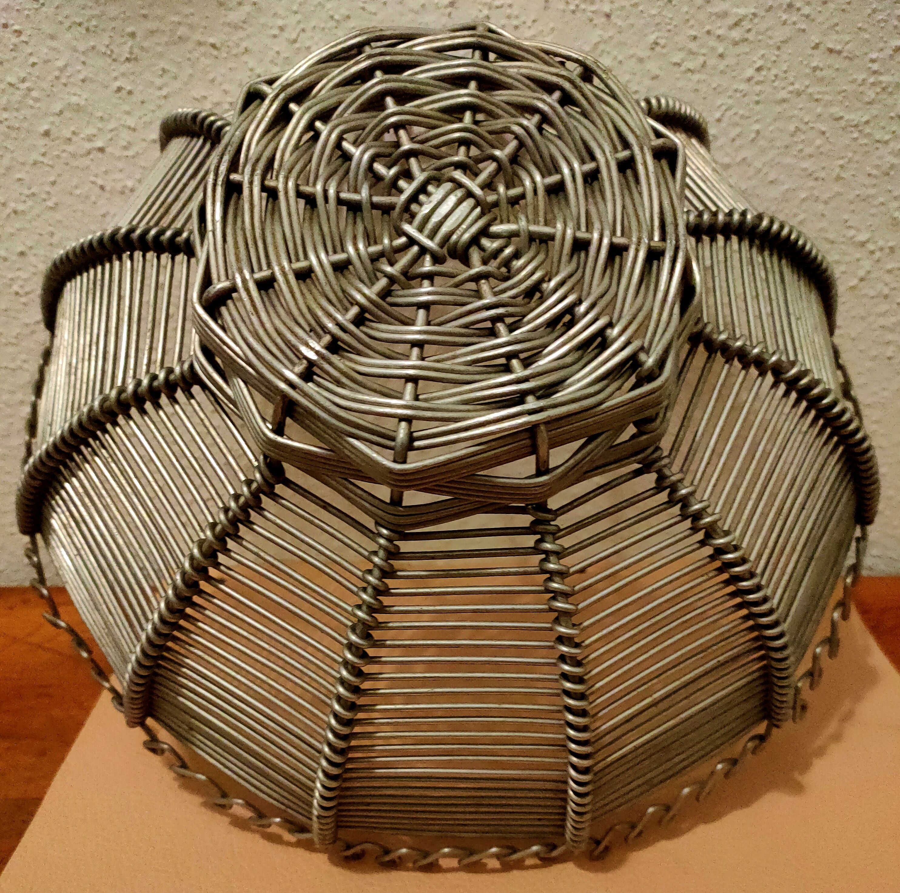 Fruit or walnut basket, made of metal