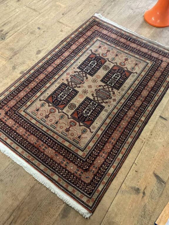 Persian rug in beige wool 150x100
