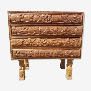 Commode ethnique 4 tiroirs compacte sculptée de scènes de vie africaines