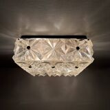 Lampe de plafond en lucite des années 1970, style milieu de siècle.