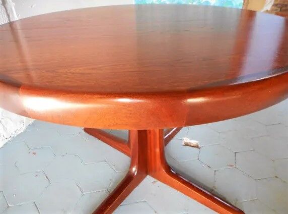 Baumann table with extension cords