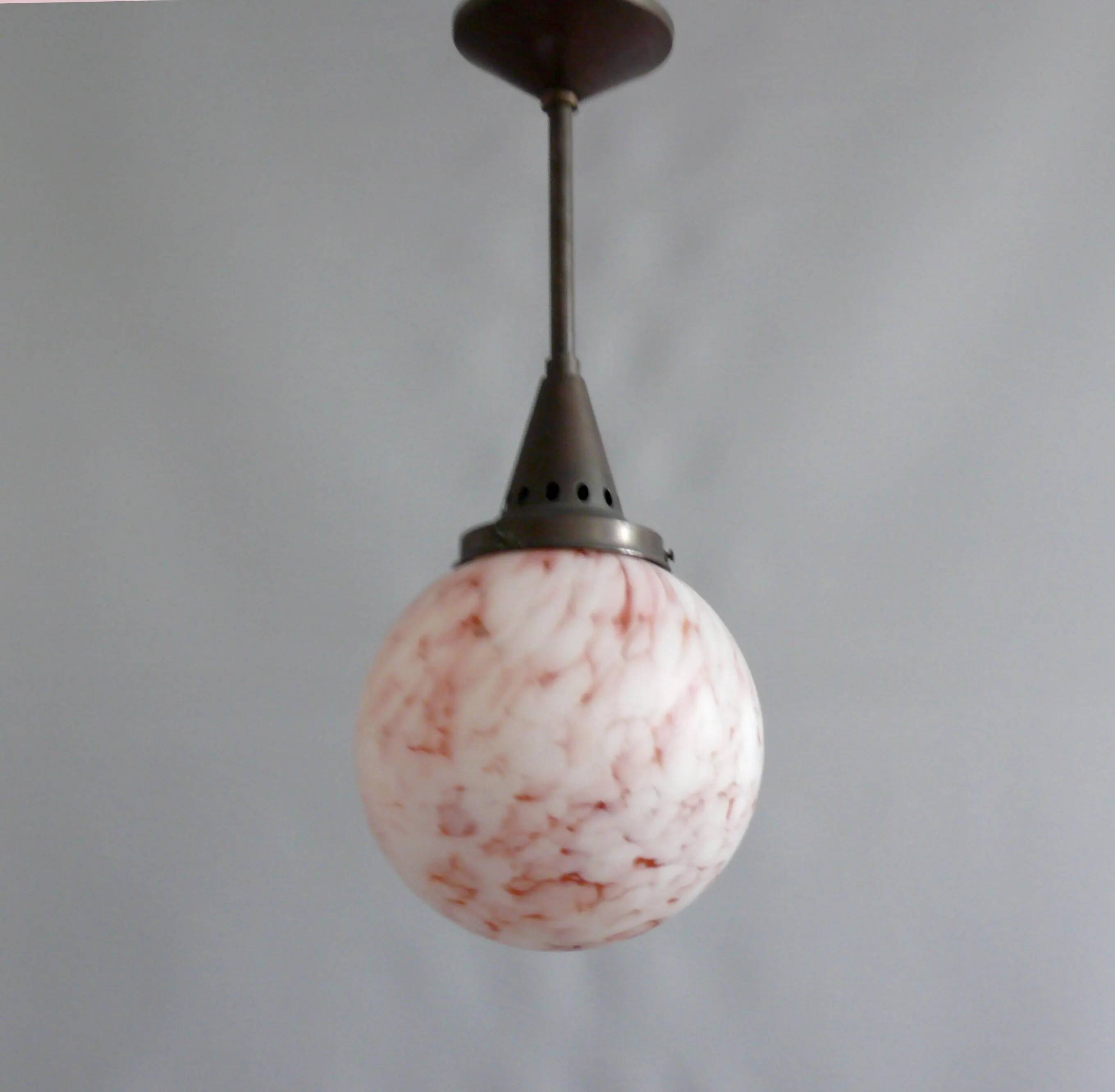 Art Deco globe lamp with marbled glass shade and rod suspension - circa 1930