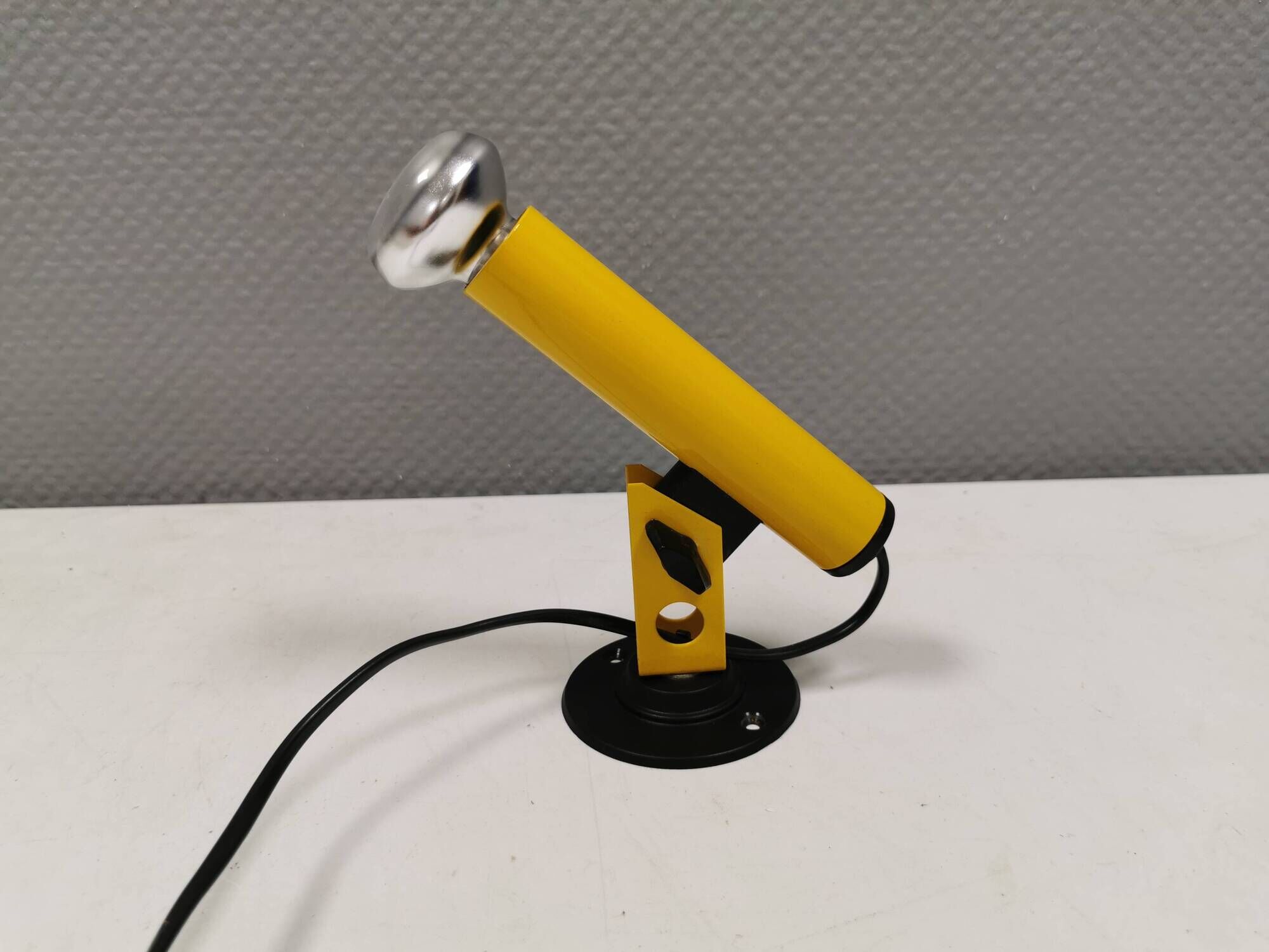 Small wall lamp in beautiful yellow color from Danish Nordlux 1980s.