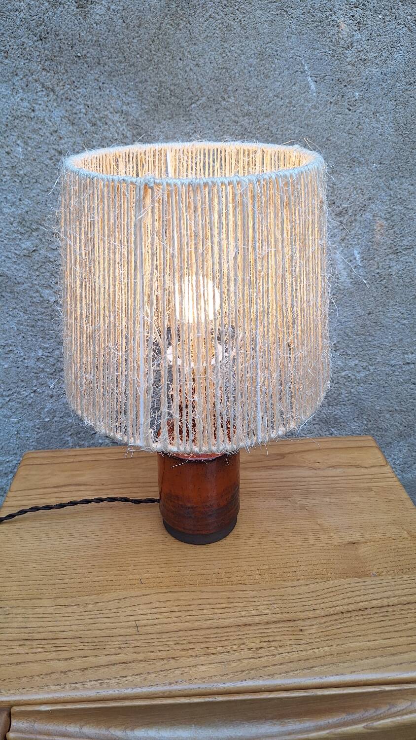 Lampe a poser en céramique signé Belka, Danemark abat jour en corde