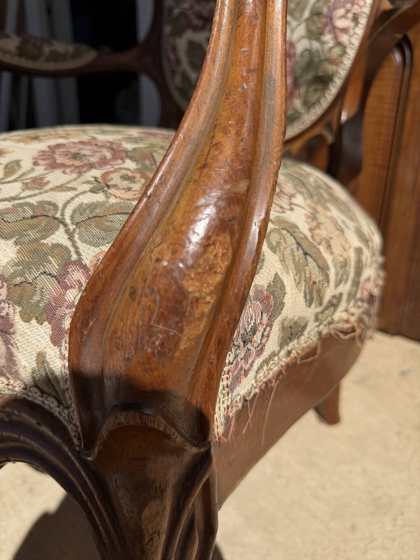Antique Louis XV cabriolet armchair - carved wood - floral fabric