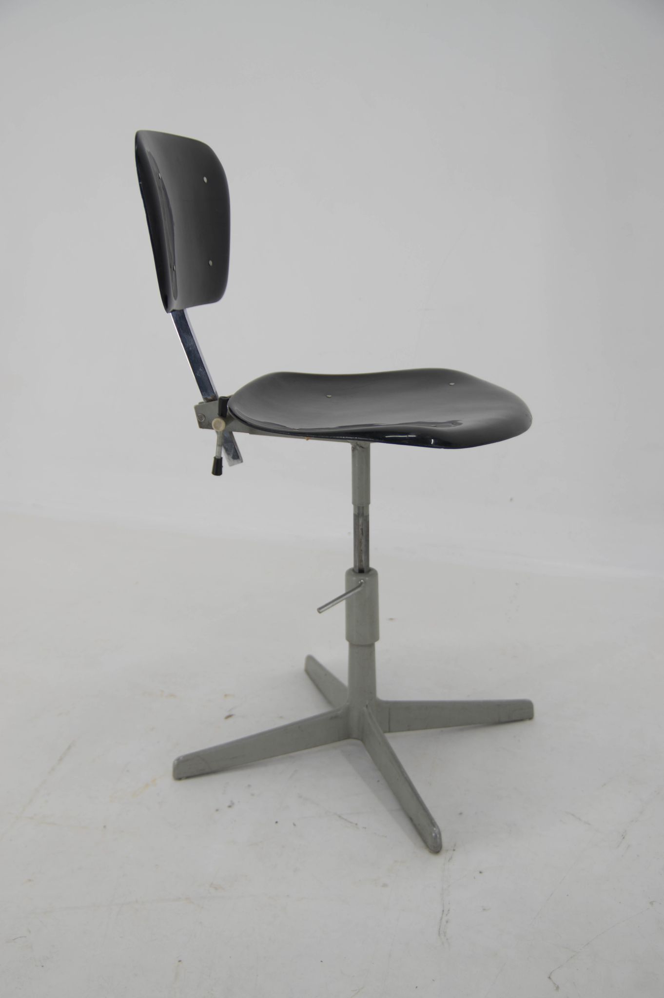 Chaise réglable industrielle, Tchécoslovaquie, années 1960
