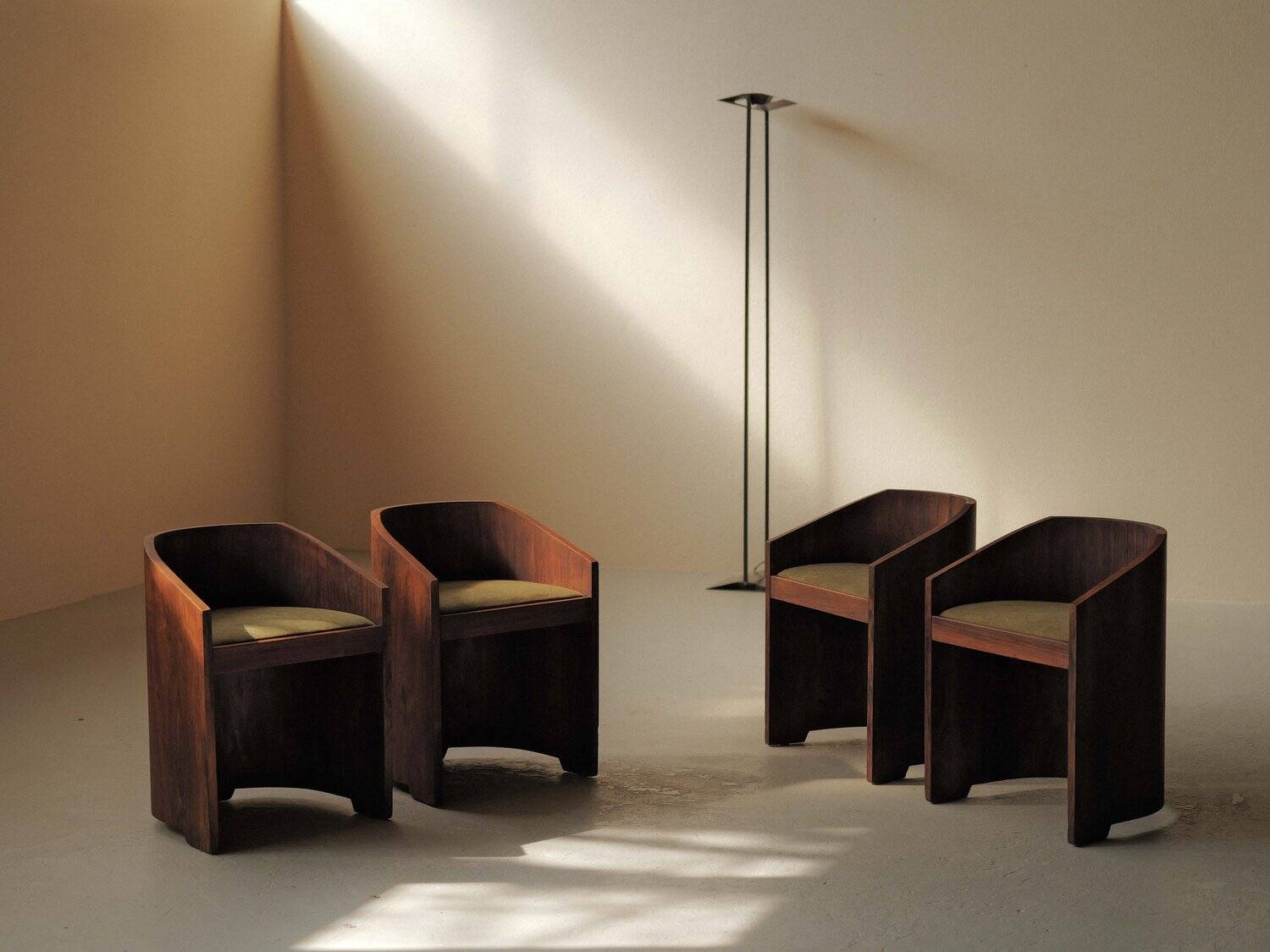 Set of 4 Art Deco armchairs in rosewood veneer, circa 1930.