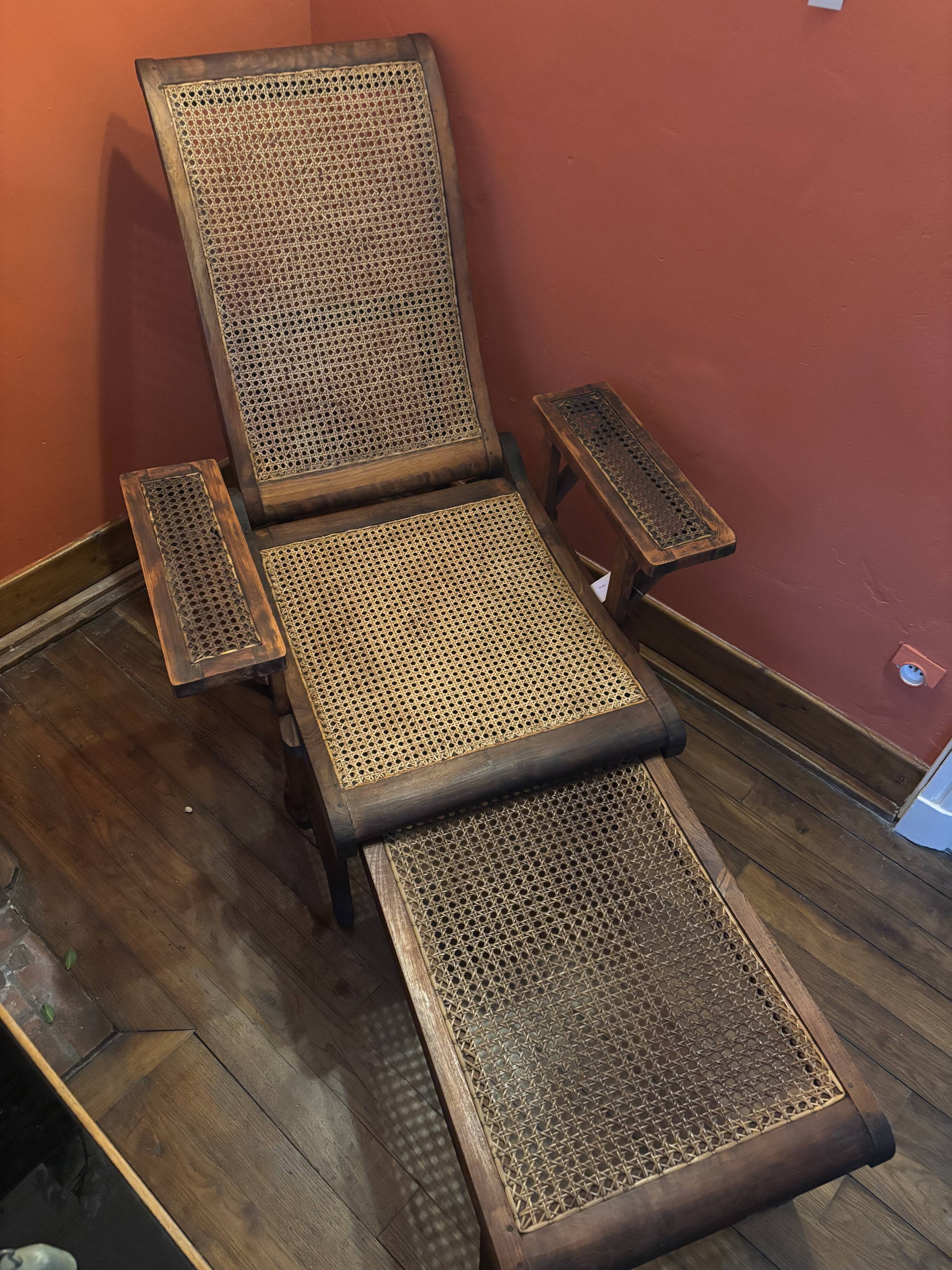 Liner chair or colonial sun lounger