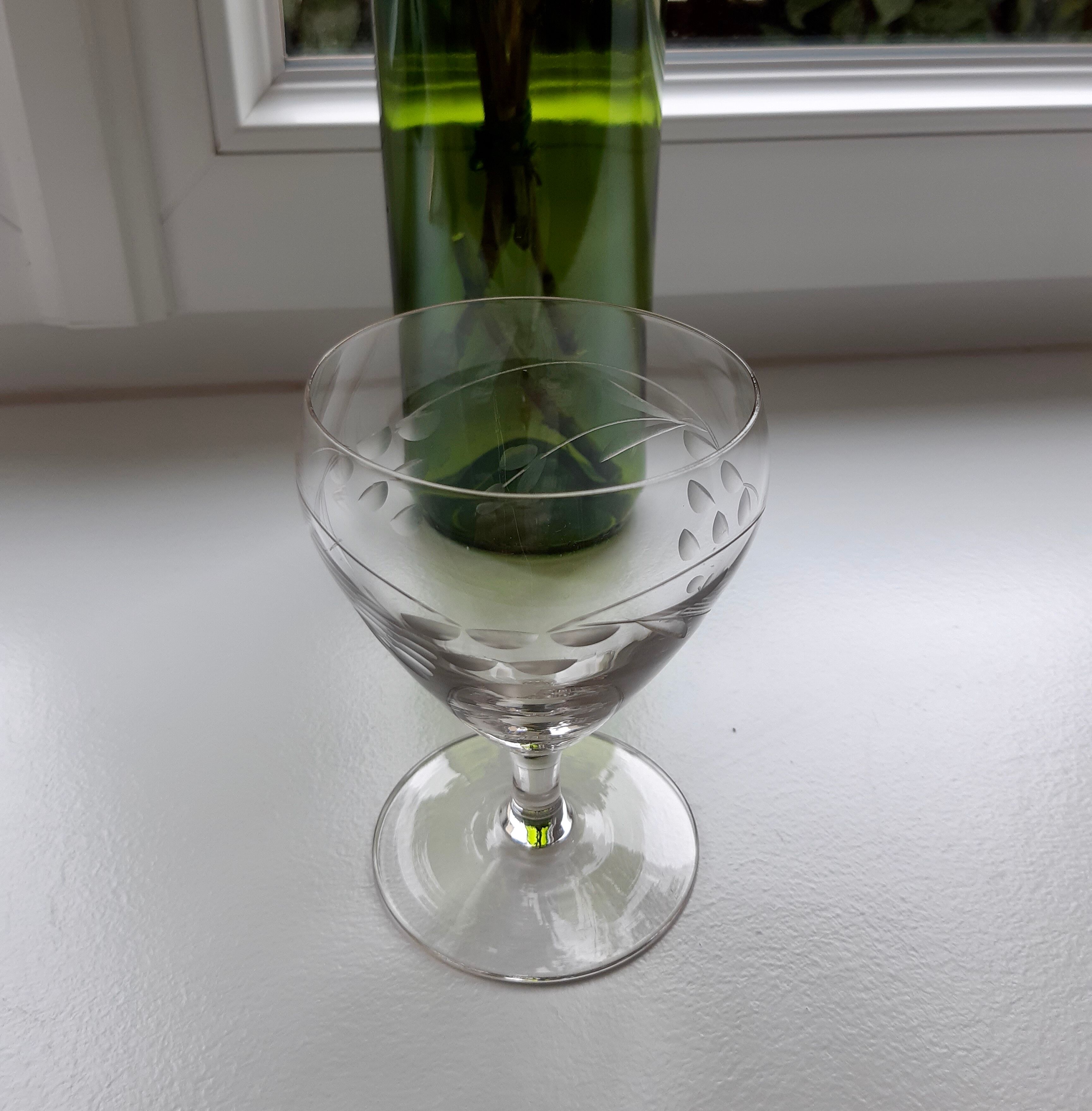 Lot of 6 engraved crystal glasses 50-60 years