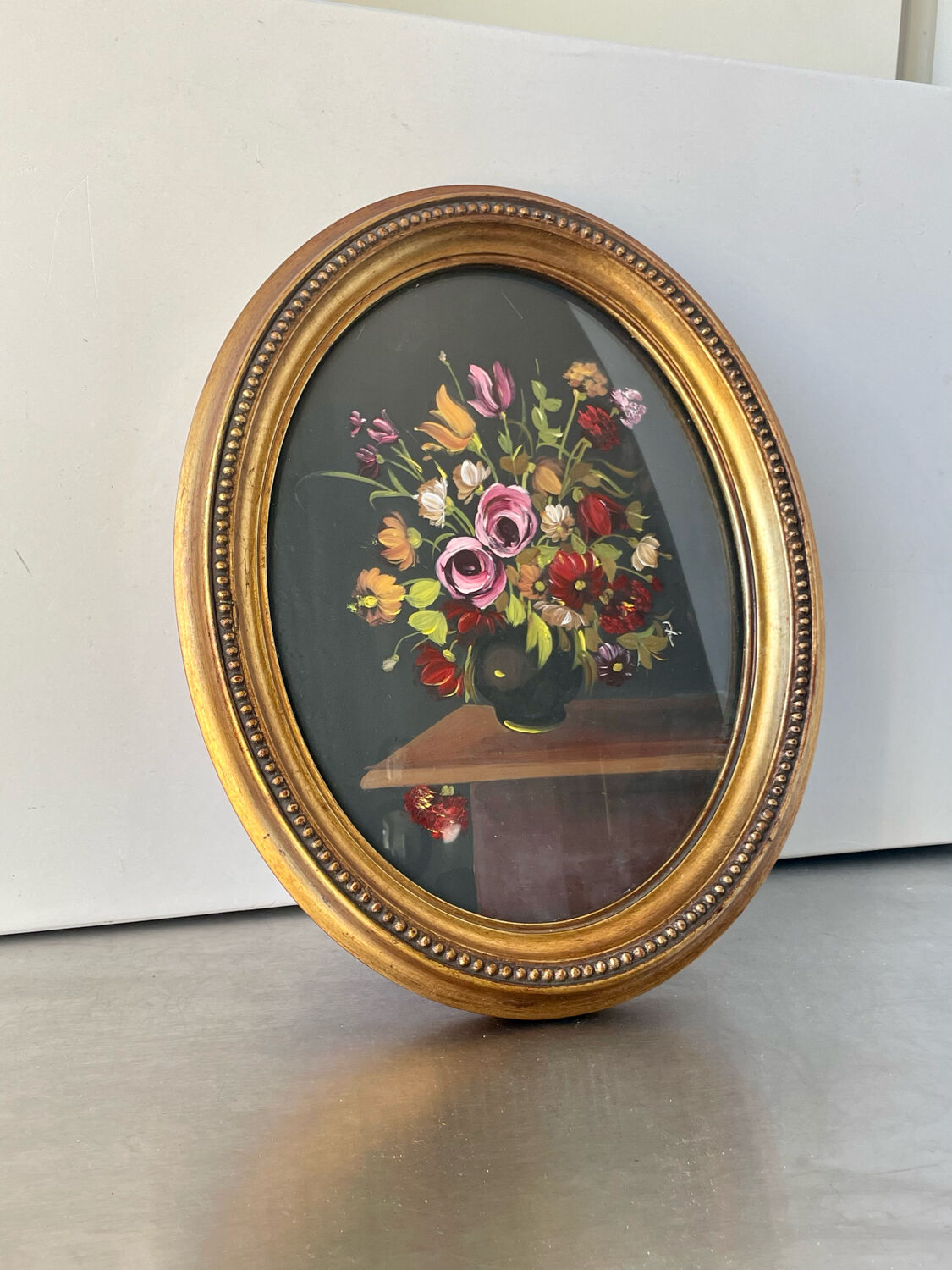 Painting of Flower arrangement in Oval Frame gilded wood measurements 29 cm x 23 cm CONVEX glass
