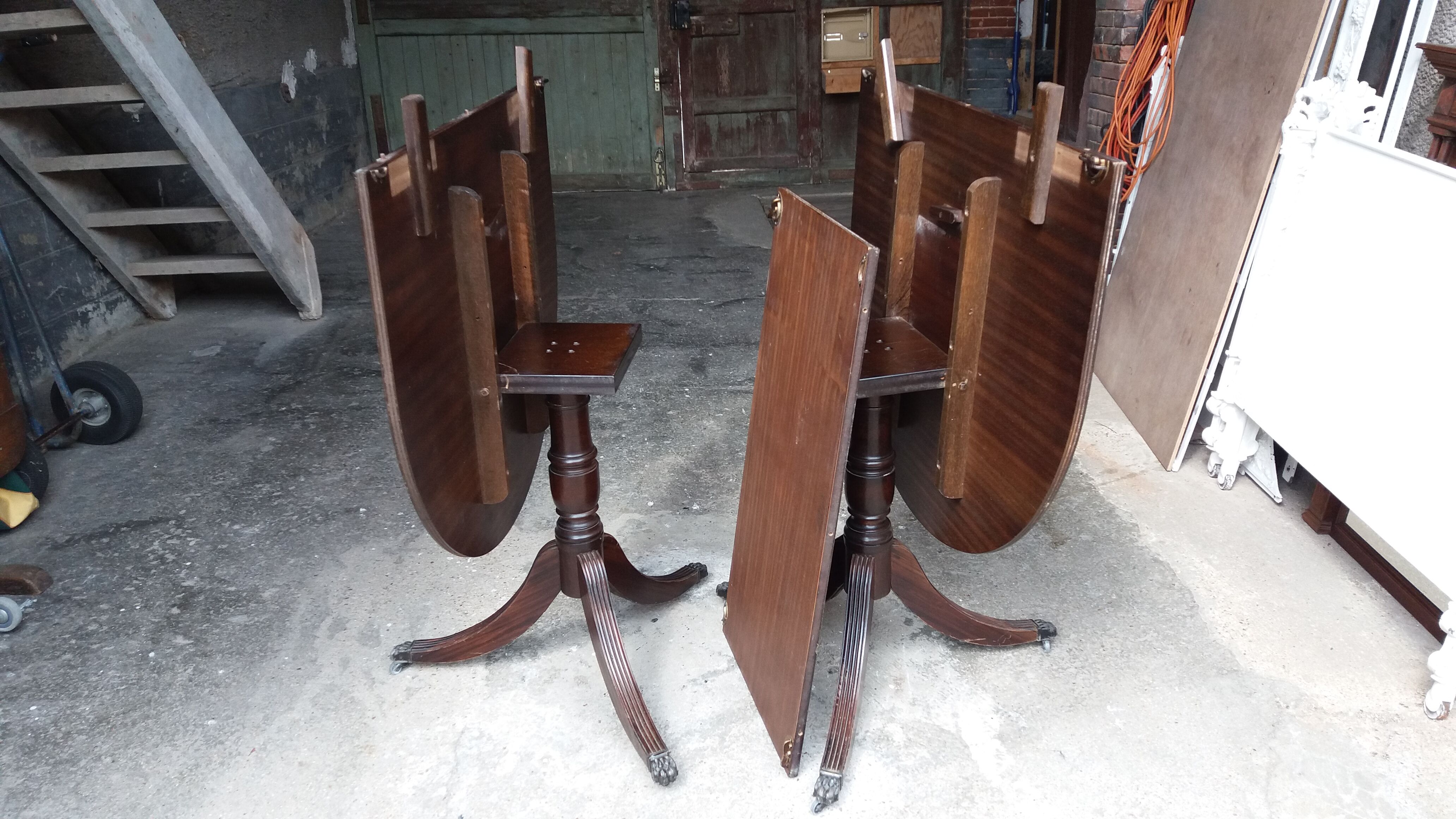 English table with extension