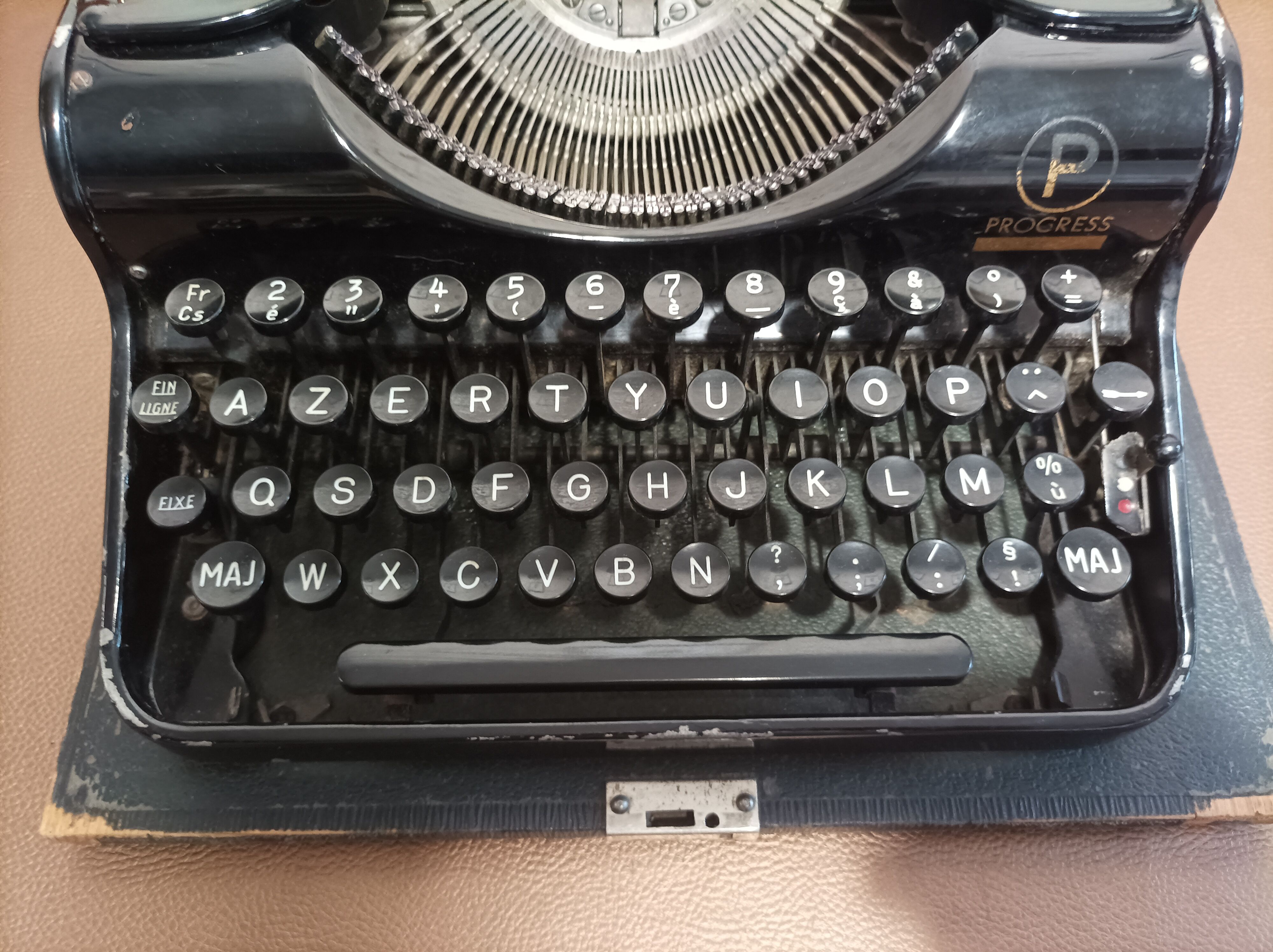 Olympia Progress typewriter 30s