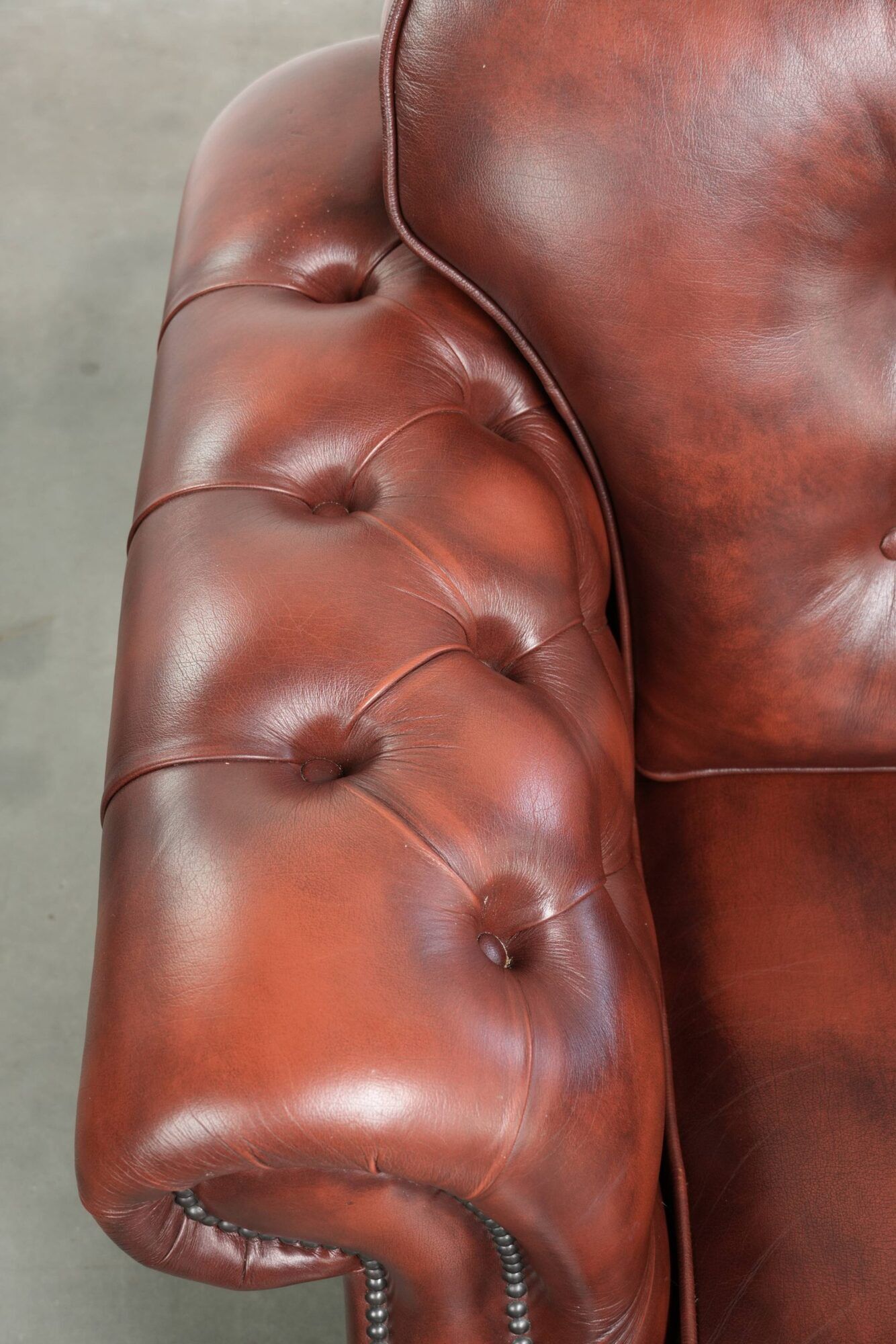 Vintage set of 2 cowhide leather Chesterfield armchairs in a brown colour