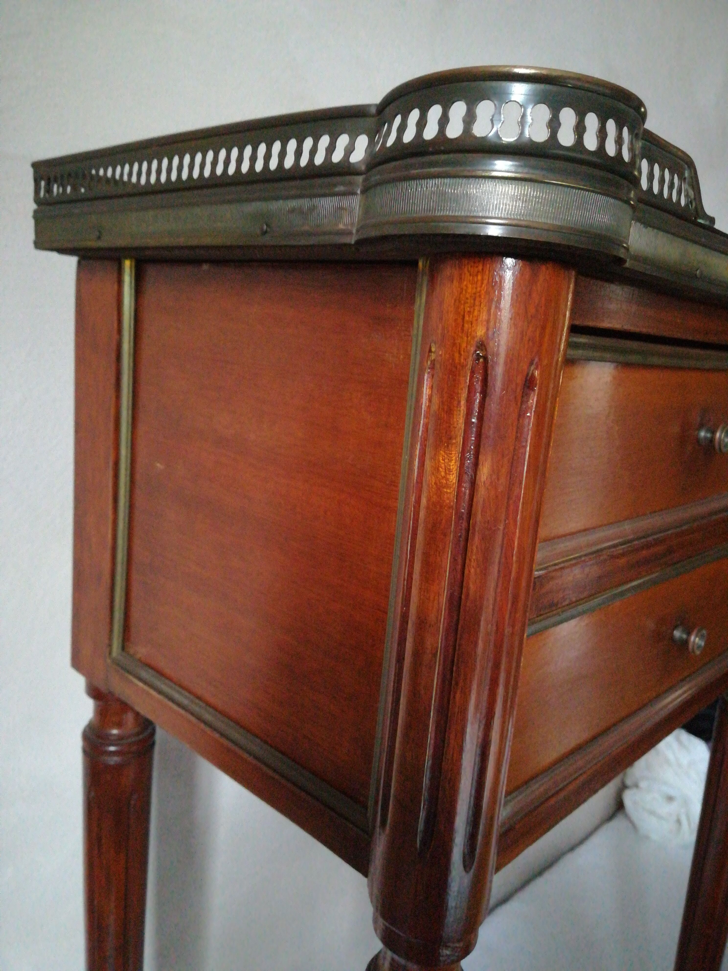 Louis XVI-style rag table